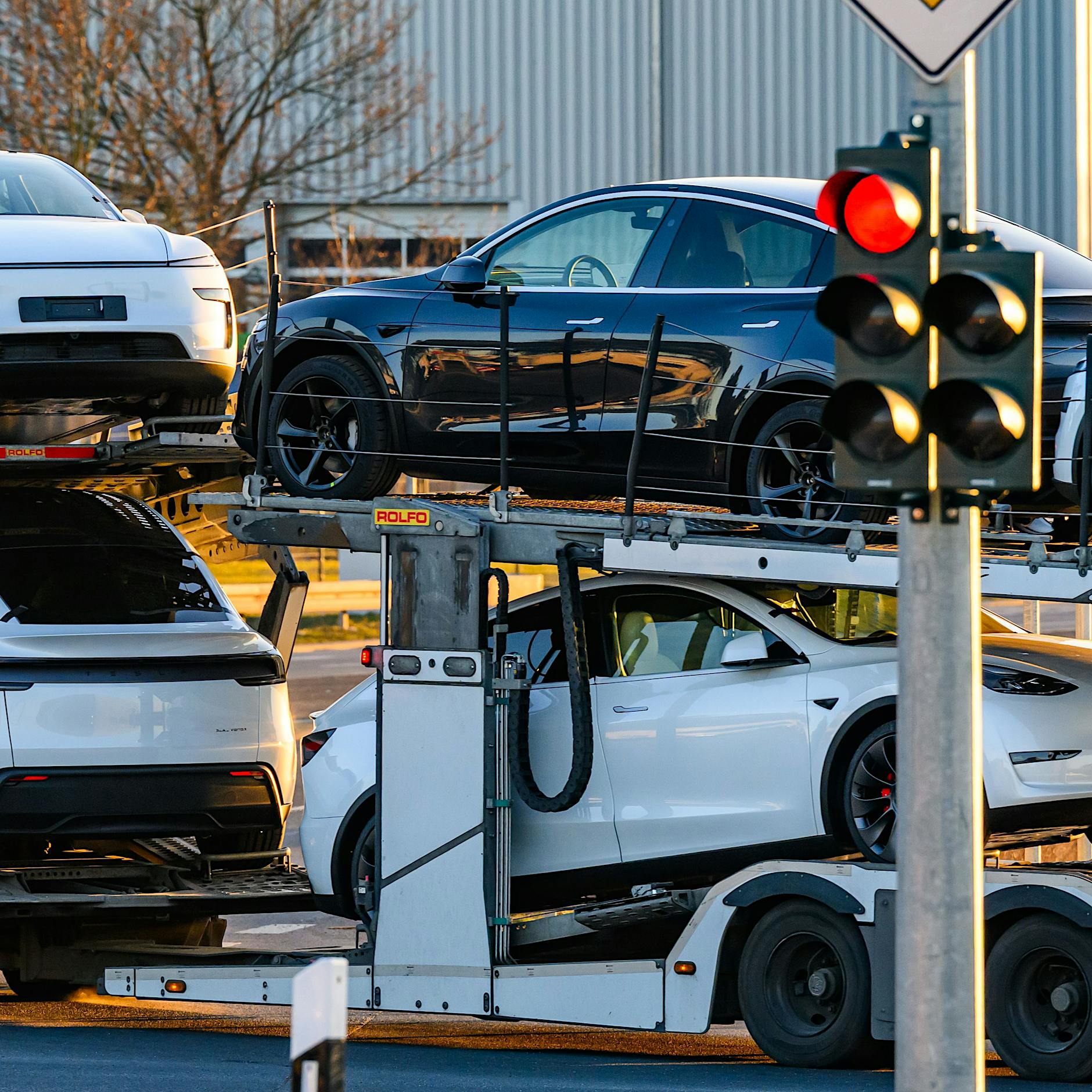 Politischer Hintergrund: 6 Tesla-Autos in Charlottenburg-Wilmersdorf beschädigt