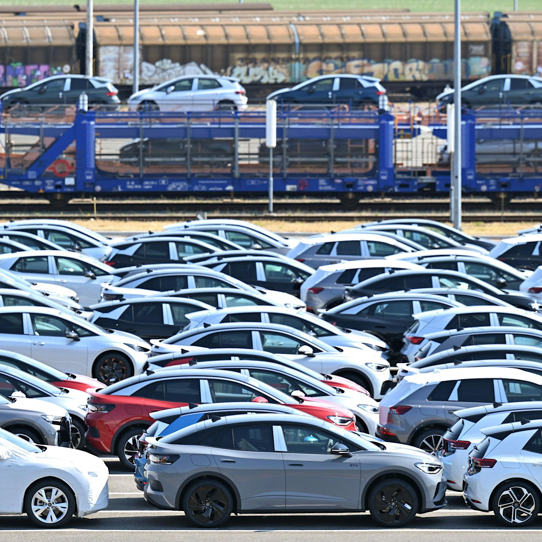 Elon Musk verliert, Volkswagen gewinnt: Stößt der deutsche Autobauer Tesla vom Thron?