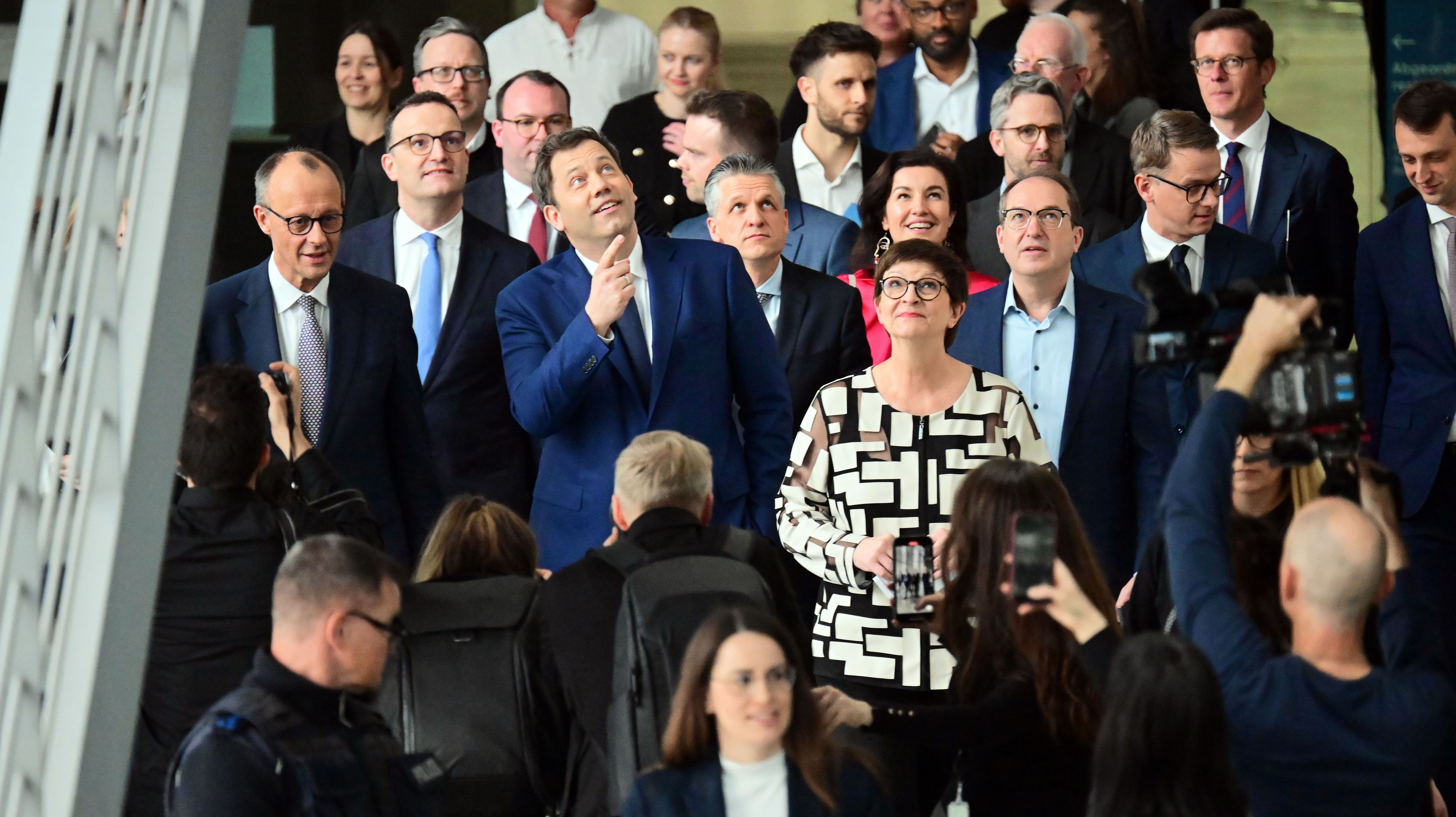 Regierungsstart enttäuscht: Schwarz-Rote Bundesregierung erhält Schulnote Vier