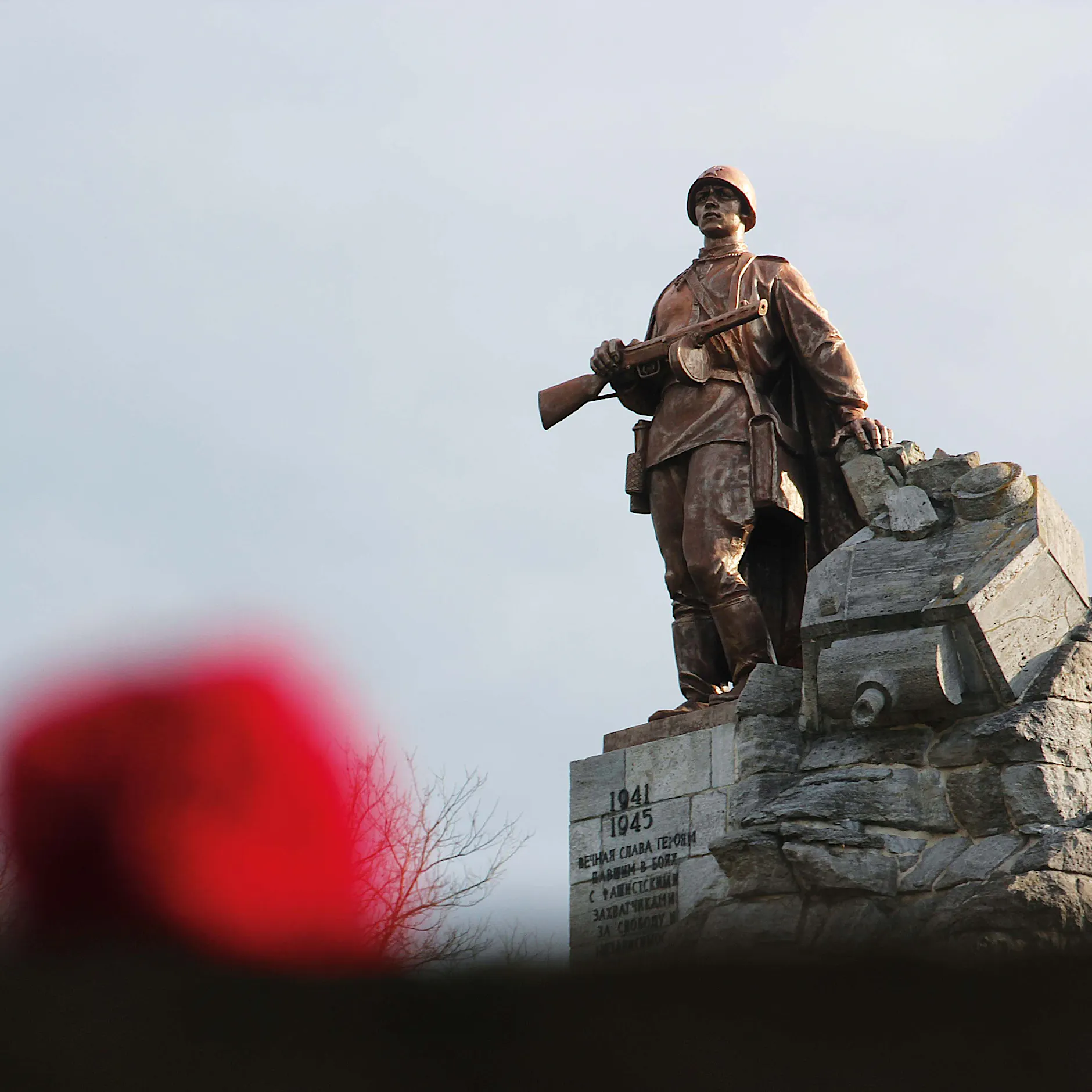 Gedenken am Tag der Befreiung in Berlin: Gräber über Gräber – wo der Krieg nie endet