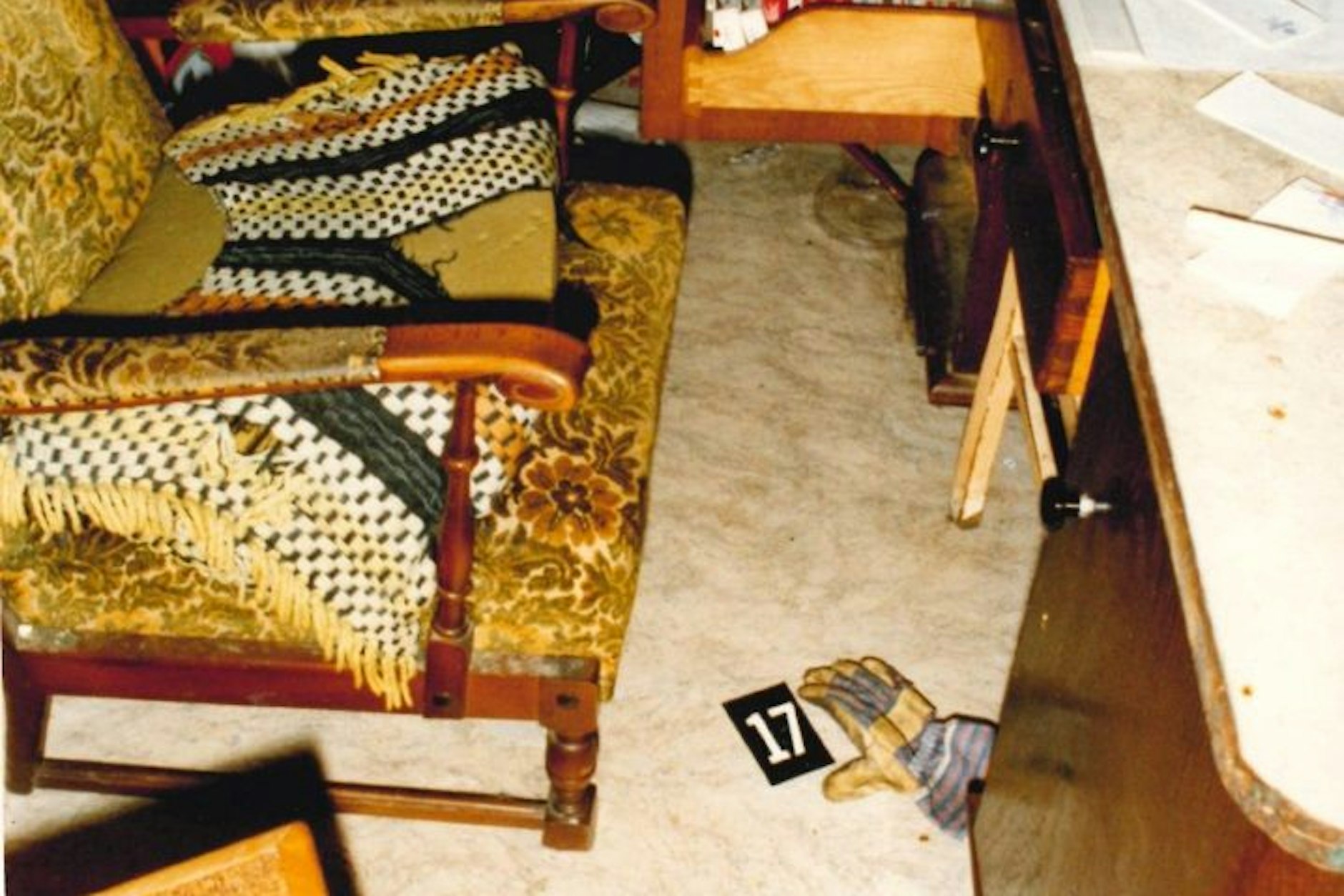 Der Handwerker-Handschuh blieb nach Raub und Mord am Tatort zurück. Nach 31 Jahren konnte darin DNA ermittelt werden.