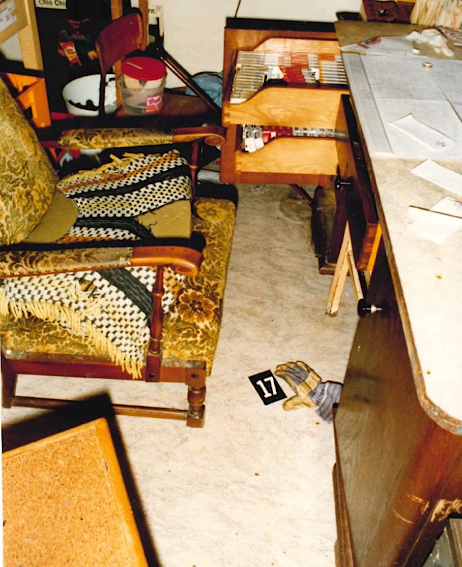 Der Handwerker-Handschuh blieb nach Raub und Mord am Tatort zurück. Nach 31 Jahren konnte darin DNA ermittelt werden.