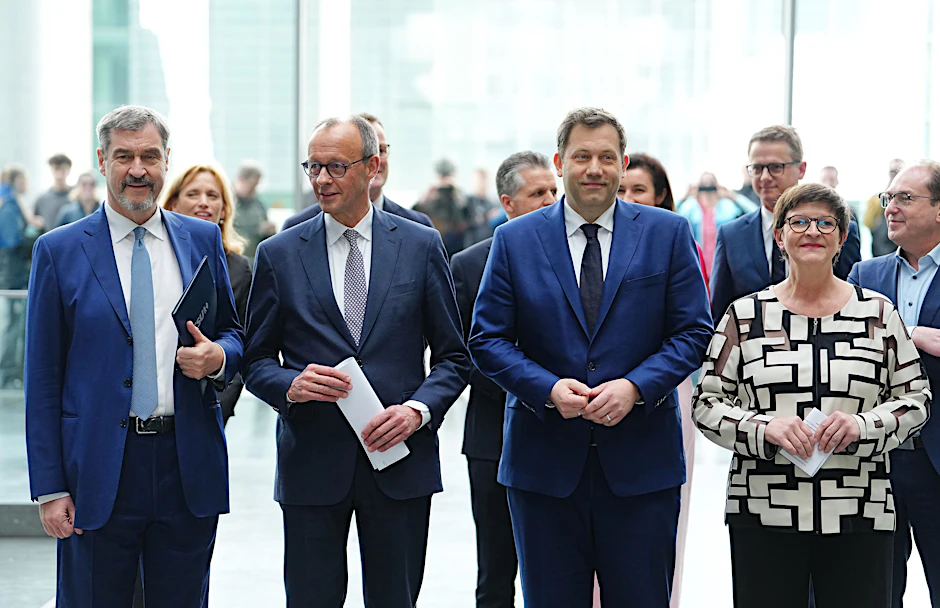 CSU-Chef Markus Söder (v.l.), Unions-Kanzlerkandidat Friedrich Merz, SPD-Chef Lars Klingbeil und SPD-Co-Chefin Saskia Esken stellen in Berlin ihren neuen Koalitionsvertrag vor.