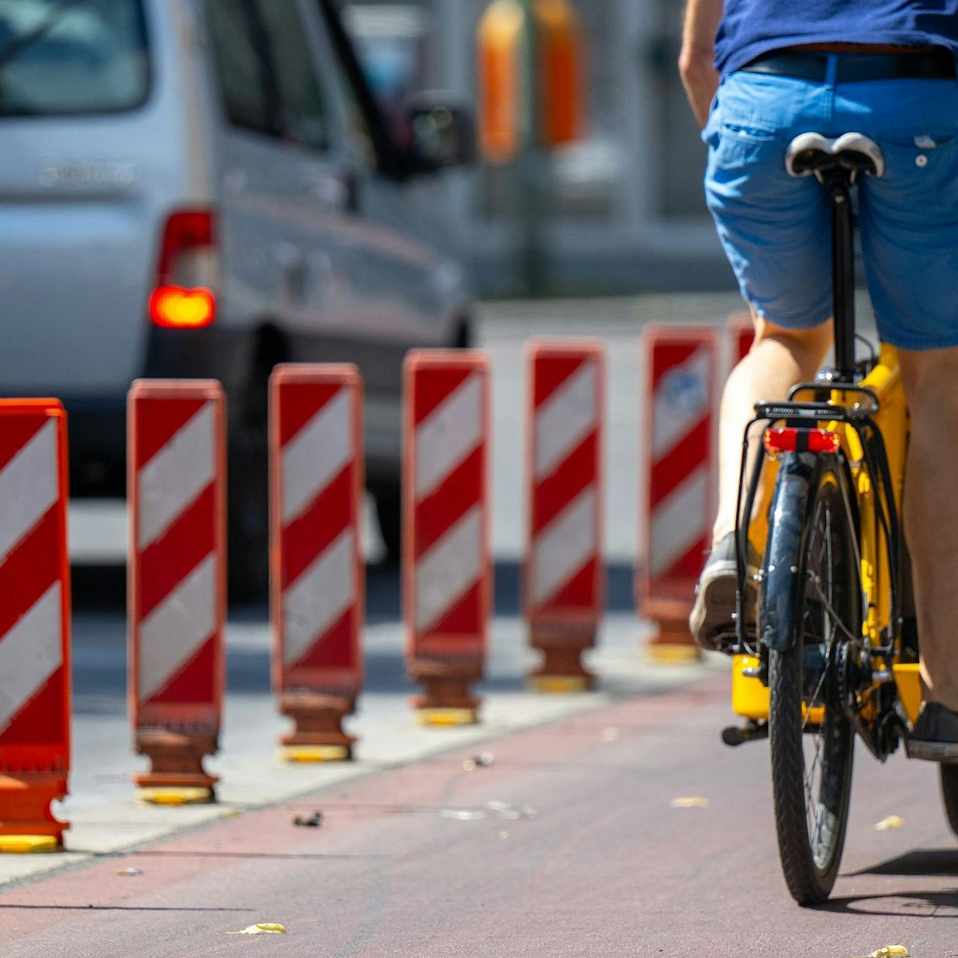 Bauarbeiten auf der Hermannstraße in Neukölln: Parkplätze weichen neuen Radfahrstreifen