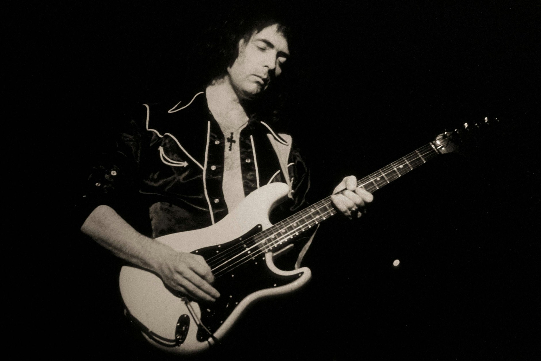 Einer, der gern allein ist: Ritchie Blackmore während eines Konzerts seiner Band Rainbow