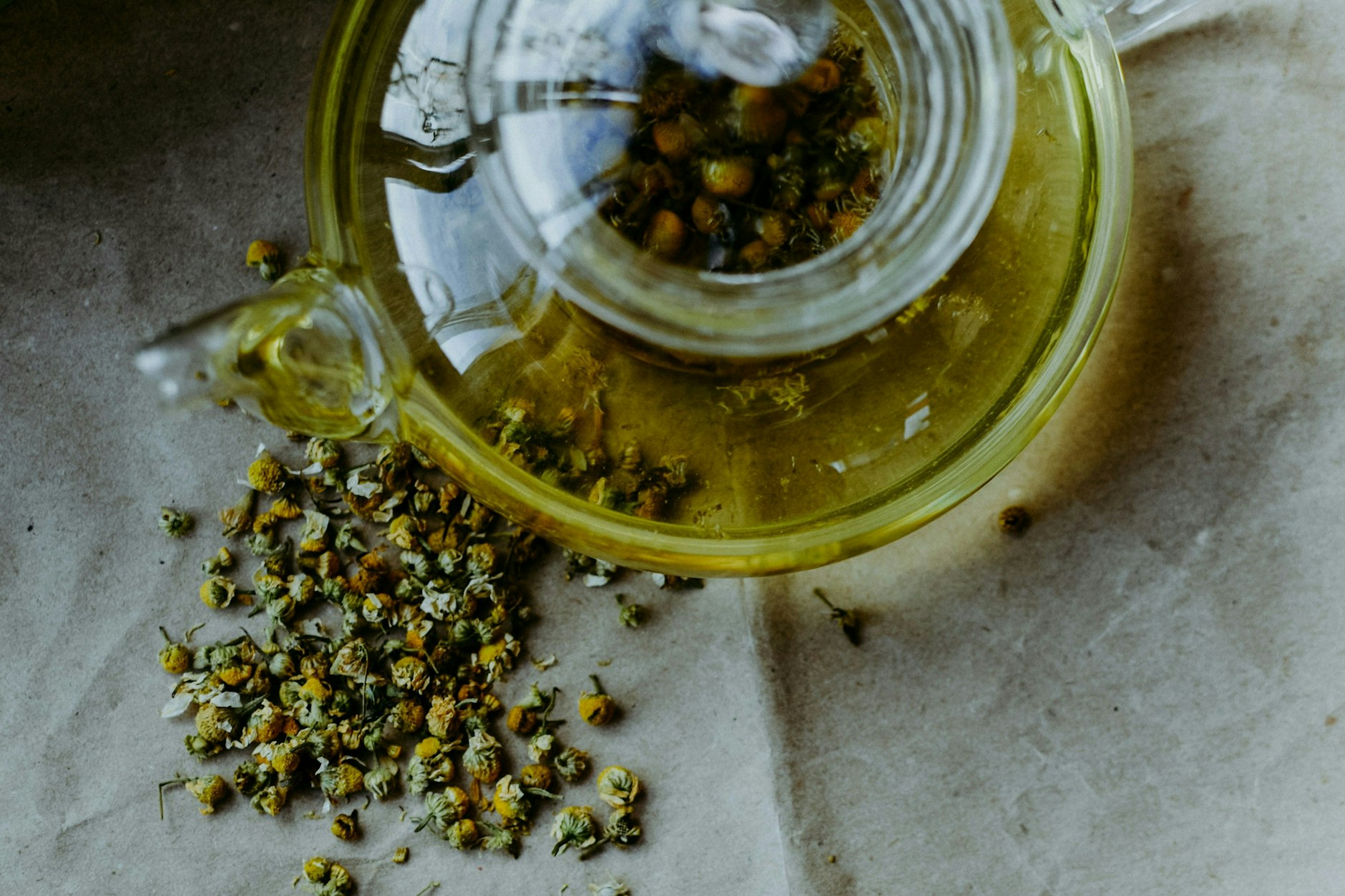 Einen im Tee haben. Aber möglichst nicht mit Beutel servieren.