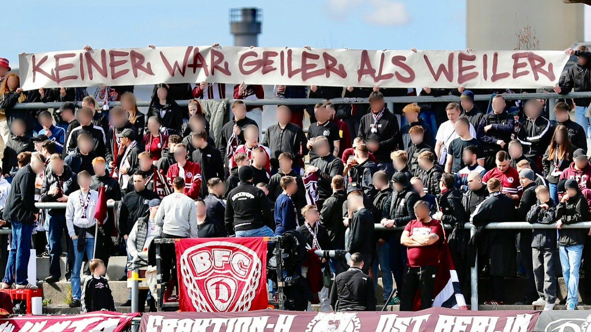 Beim Regionalliga-Spiel eggen Altglienicke verabschieden sich die BFC-Fan auf ihre Art&nbsp; von Von Nils Weiler.