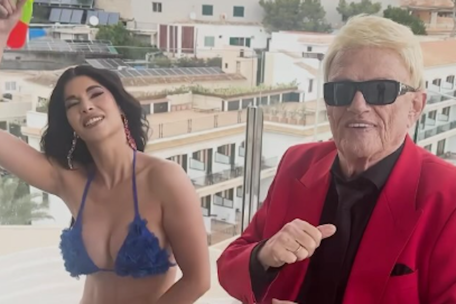 Micaela Schäfer und Heino im Video zum Song „Ein Gläschen am Morgen“.
