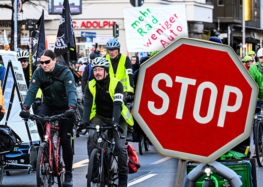 Fahrrad-Wahnsinn am Freitag: Demos legen Berlin im Berufsverkehr lahm!