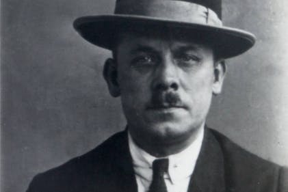 Serienmörder Fritz Haarmann (1879-1925). Seine Opfer, oft Ausreißer oder Stricher, hatte er zumeist am Hauptbahnhof kennengelernt und sie mit nach Hause genommen.