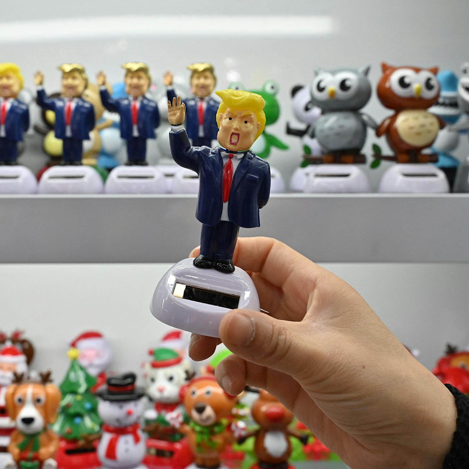 Nach Trump-Zöllen: Chinesische Unternehmen erwägen Amazon-Ausstieg in den USA