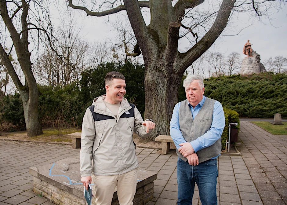 24.03.2025. Gedenkstätte Seelower Höhen. Ein Besuch anlässlich des 80. Jahrestags des Kriegsendes. Gespräche mit Landrat Gernot Schmidt und Bürgermeister von Seelow Robert Nitz (links).