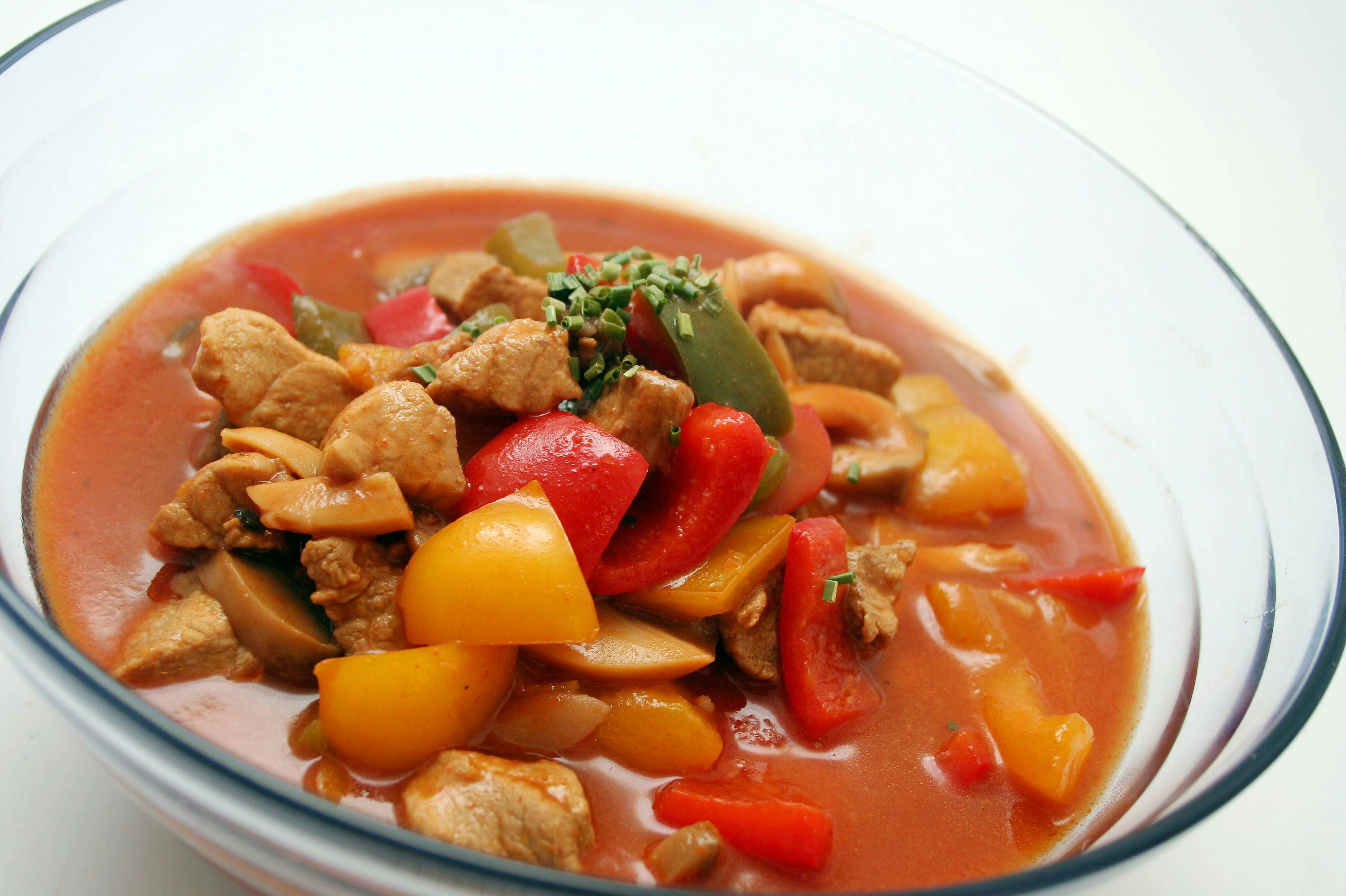 Kennen Sie Balkantopf? Das DDR-Rezept mit viel Fleisch und Paprika!