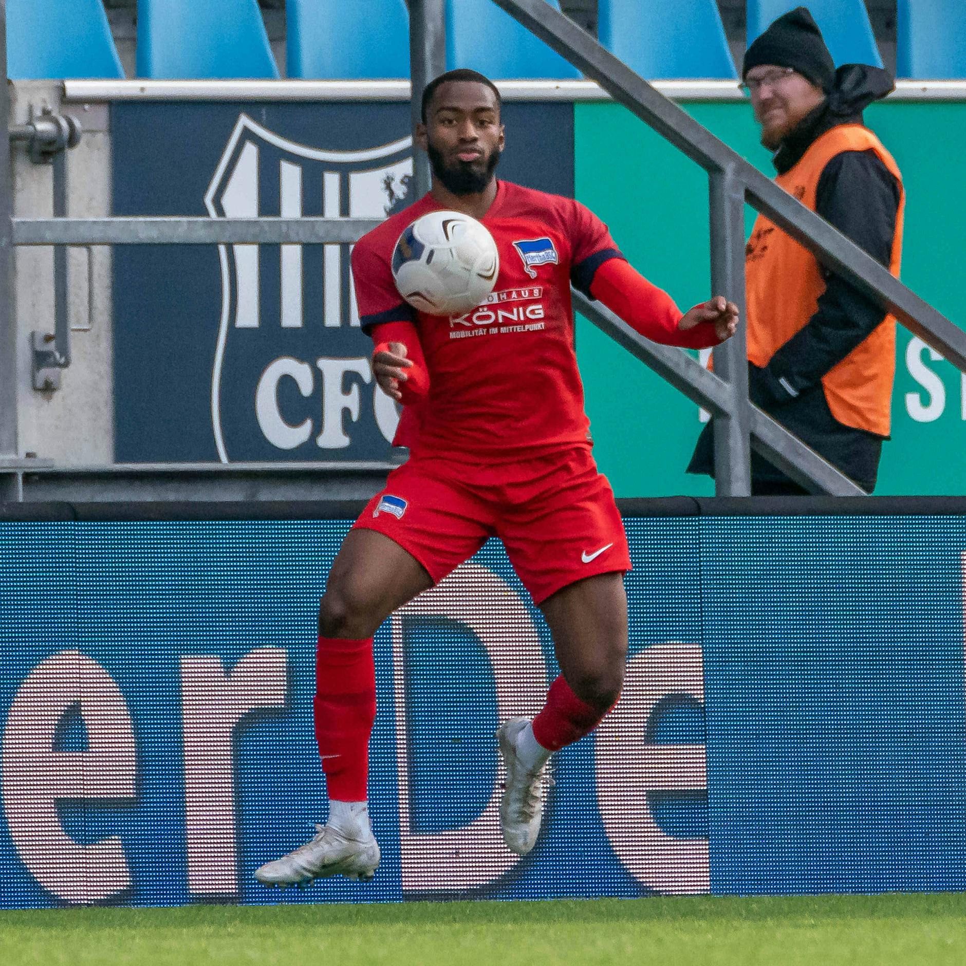 Hertha BSC: Problemstürmer Maolida lebt in der Wüste seinen WM-Traum