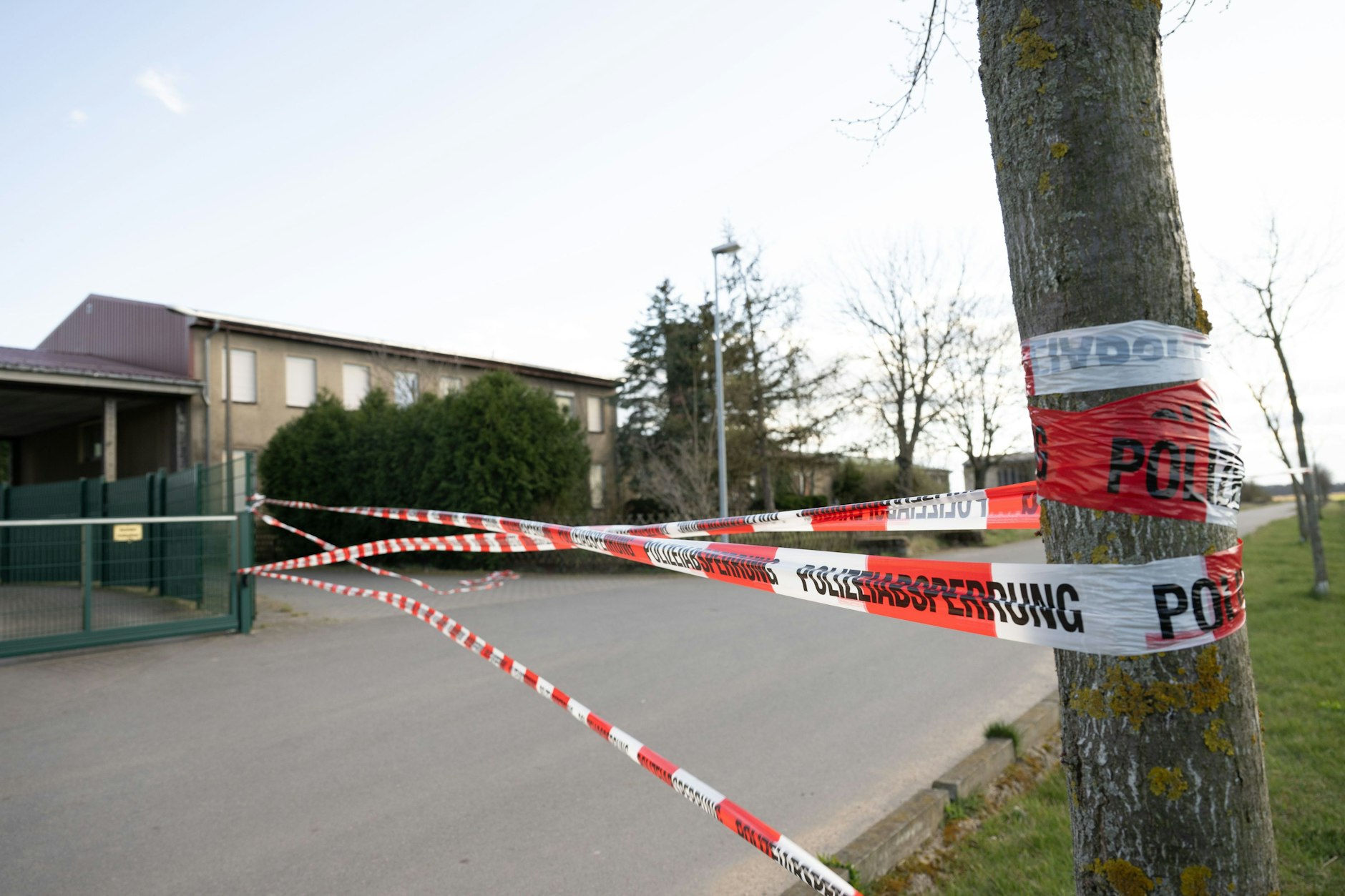 In einem Güllebecken auf dem Gelände des landwirtschaftlichen Betriebes im Ortsteil Spansberg der Stadt Gröditz sind zwei Tote gefunden worden.