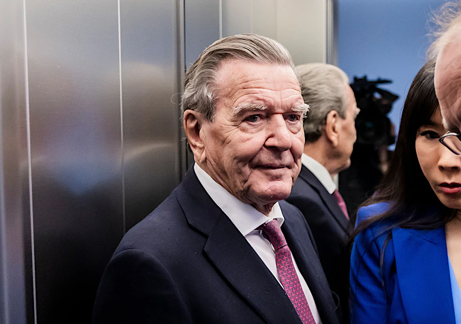 Gerhard Schröder kämpfte um seine Büros im Bundestag.