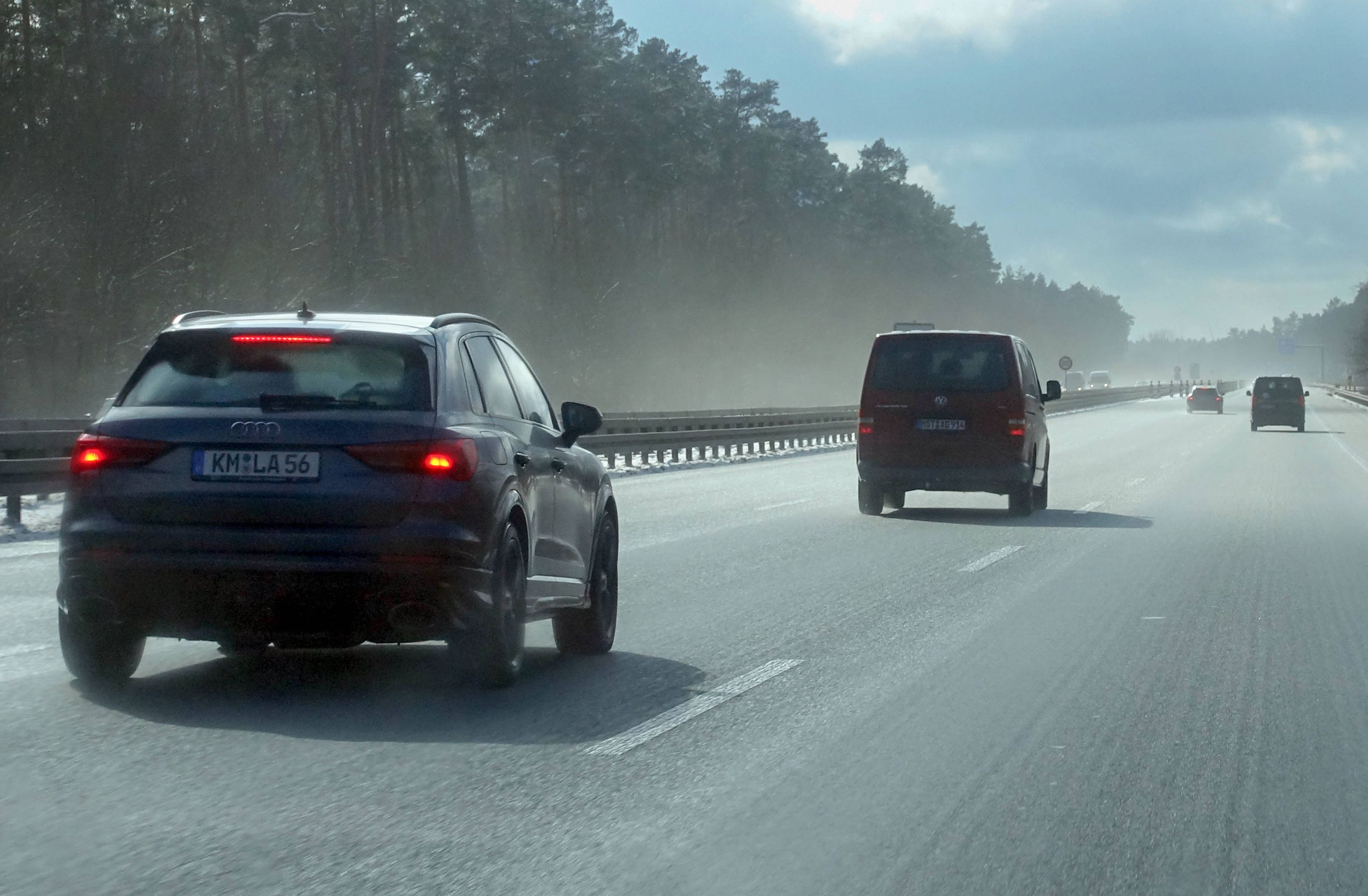 Tödliche Panne auf der A10 bei Rangsdorf: Person wird von Lkw erfasst