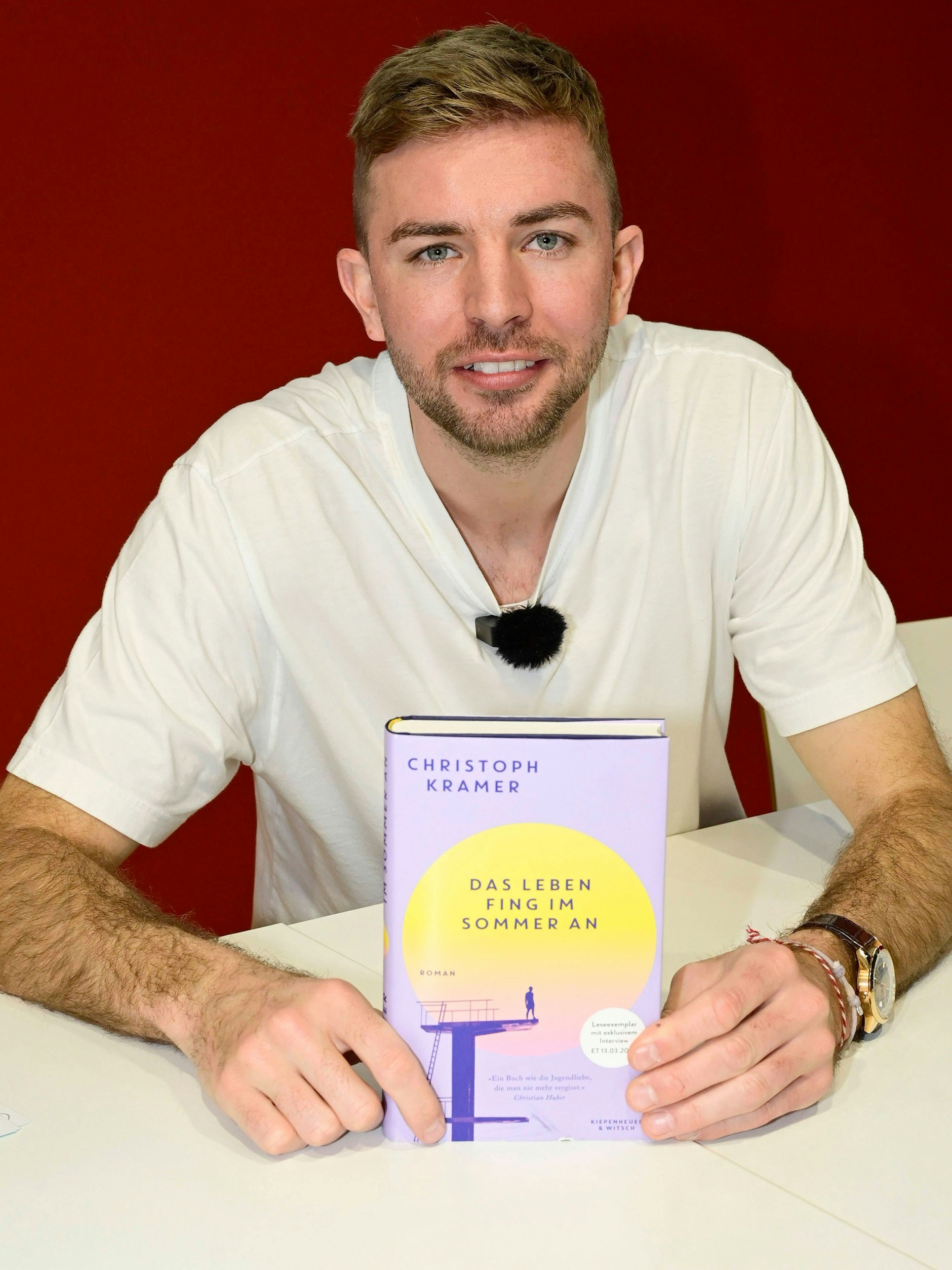 Und schreiben kann er auch noch: Christoph Kramer auf der Buchmesse Leipzig mit seinem Werk Das Leben fing im Sommer an.