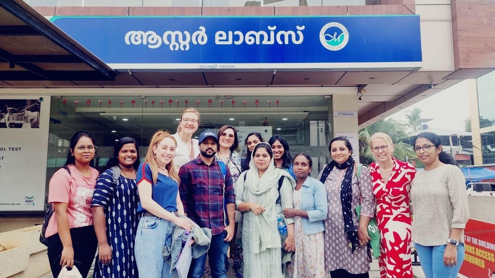 Beim Besuch einer Klinik in Indien wächst das gegenseitige Verständnis.