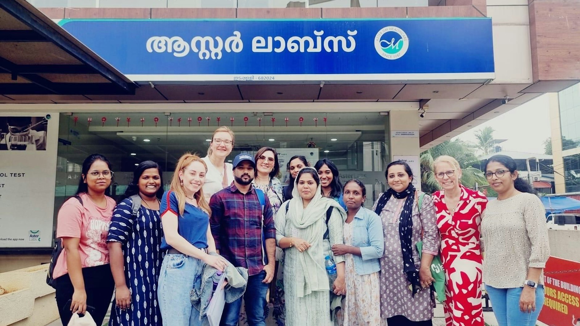 Beim Besuch einer Klinik in Indien wächst das gegenseitige Verständnis.