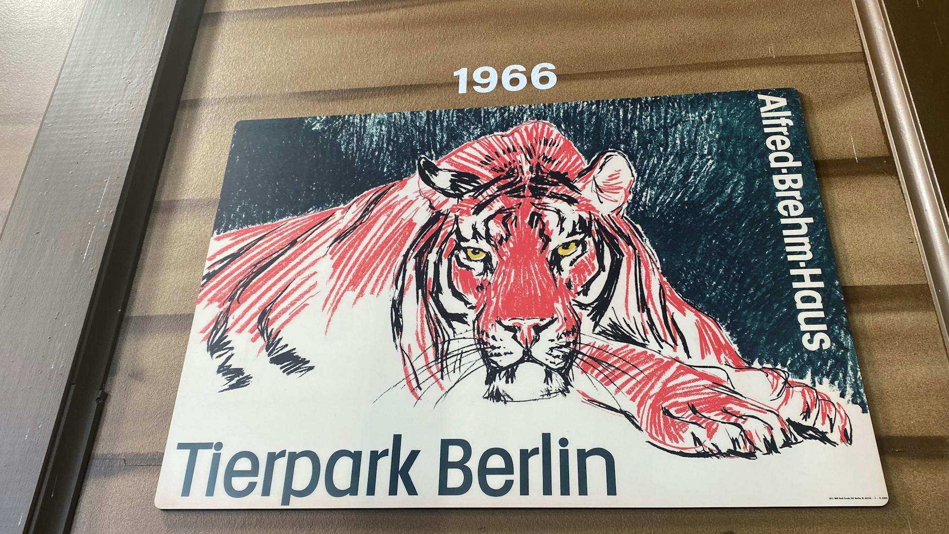 Auch das Tiger-Plakat von Reiner Zieger ist in der Plakat-Schau zu sehen.