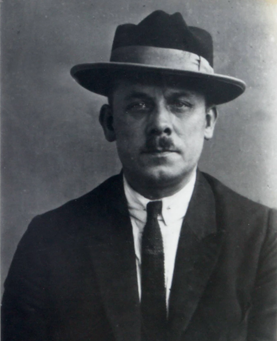 Serienmörder Fritz Haarmann (1879-1925). Seine Opfer, oft Ausreißer oder Stricher, hatte er zumeist am Hauptbahnhof kennengelernt und sie mit nach Hause genommen.