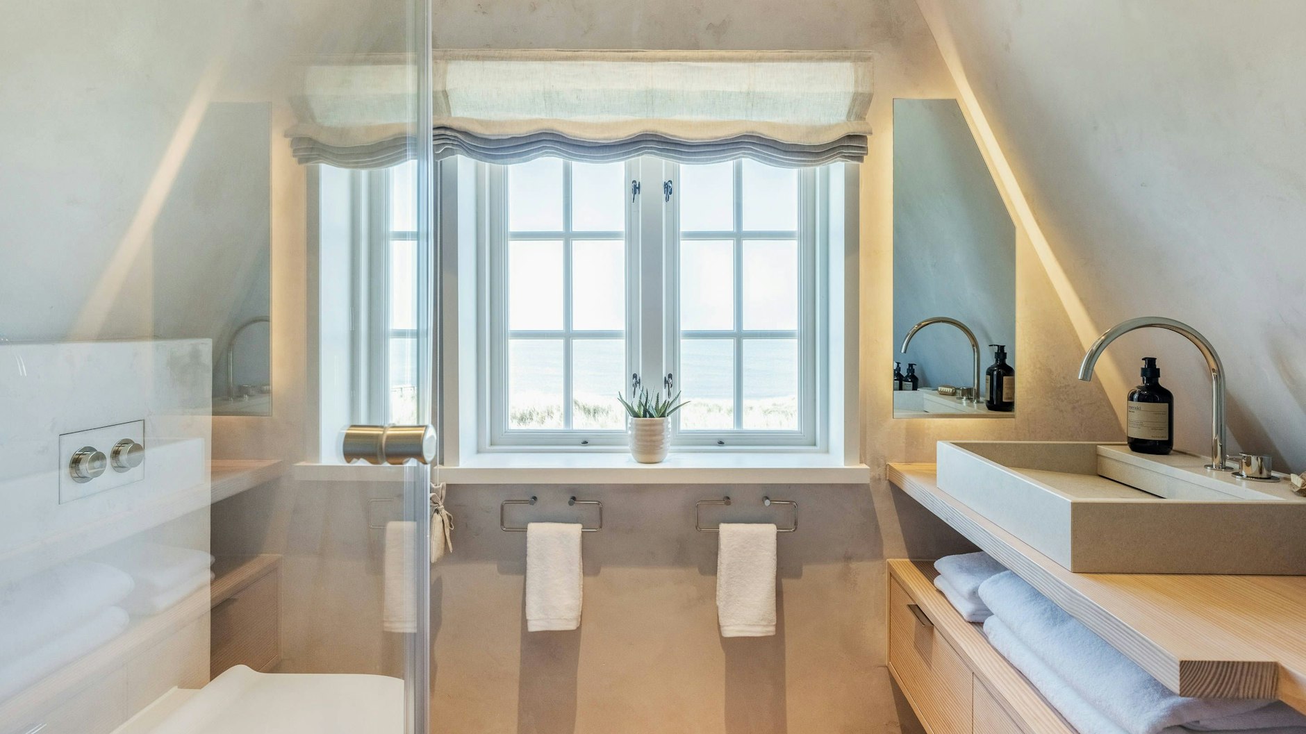 Das Ferienhaus auf der Insel Sylt hat mehrere Badezimmer. Hier machte einst Hermann Göring, Chef der Luftwaffe unter Adolf Hitler, Ferien mit der Familie.