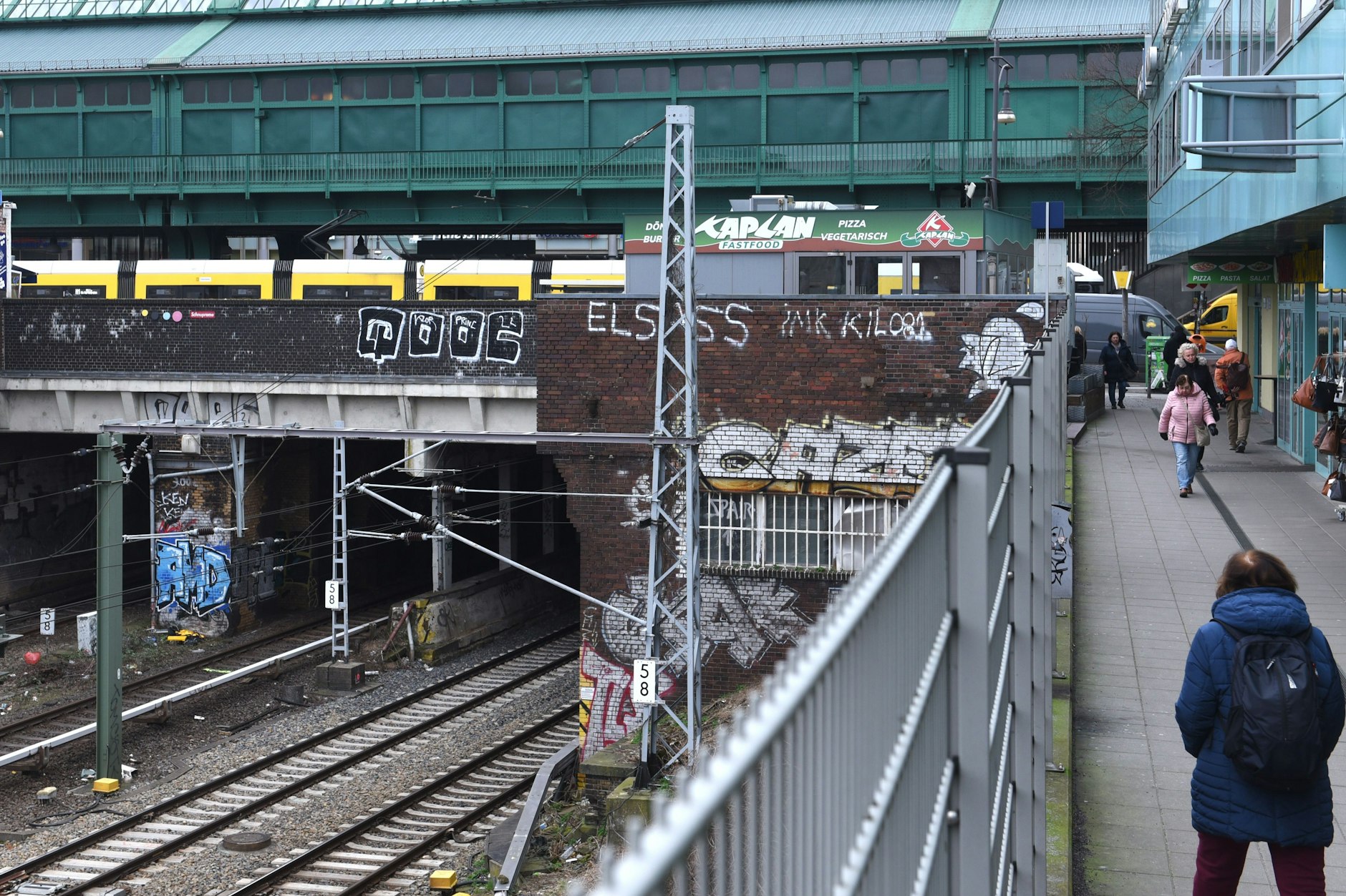 Die Schönhauser-Allee-Brücke steht kurz vor dem Abriss.