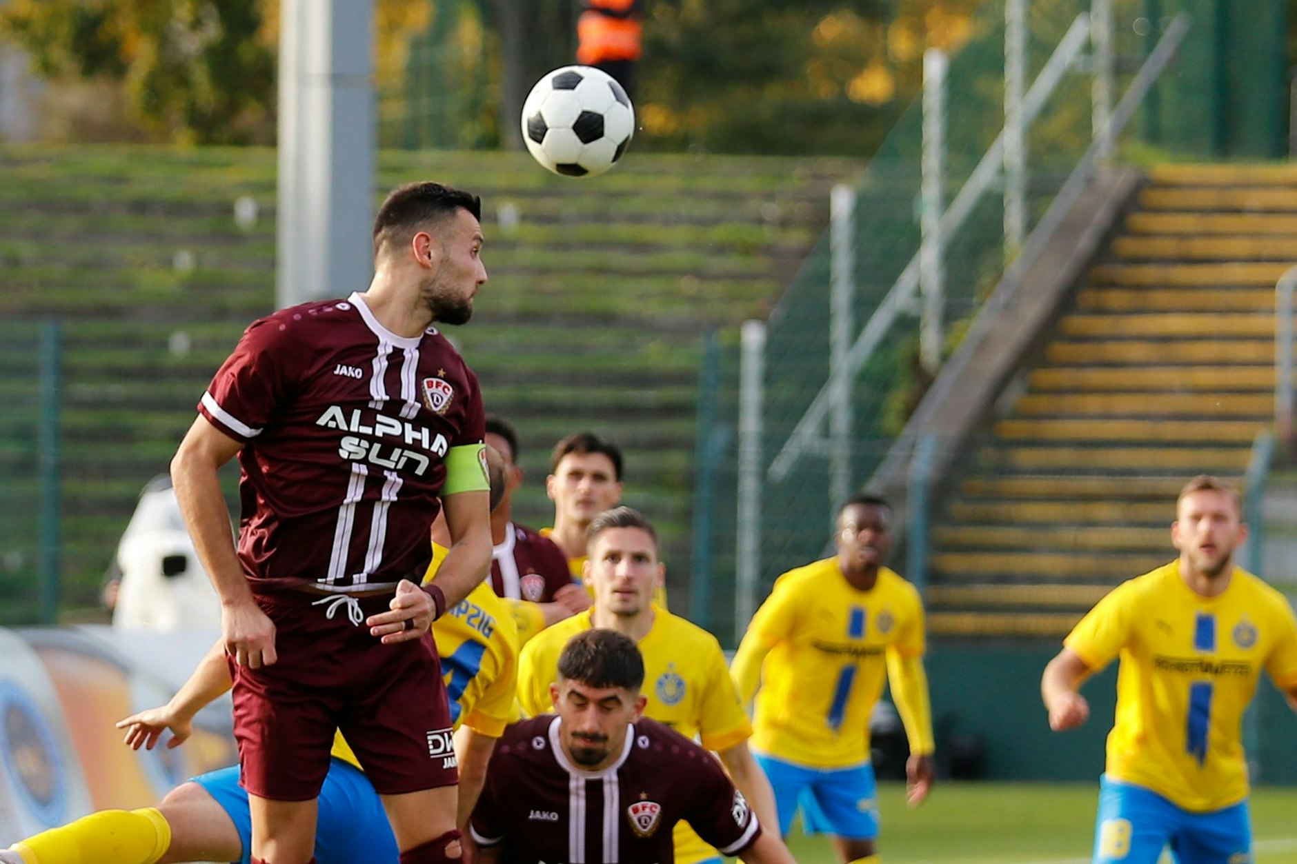 Beim 0:2 im Hinspiel im Sportforum war BFC-Torjäger Rufat Dadashov mit dem Kopf zu Stelle, aber leider nicht erfolgreich.