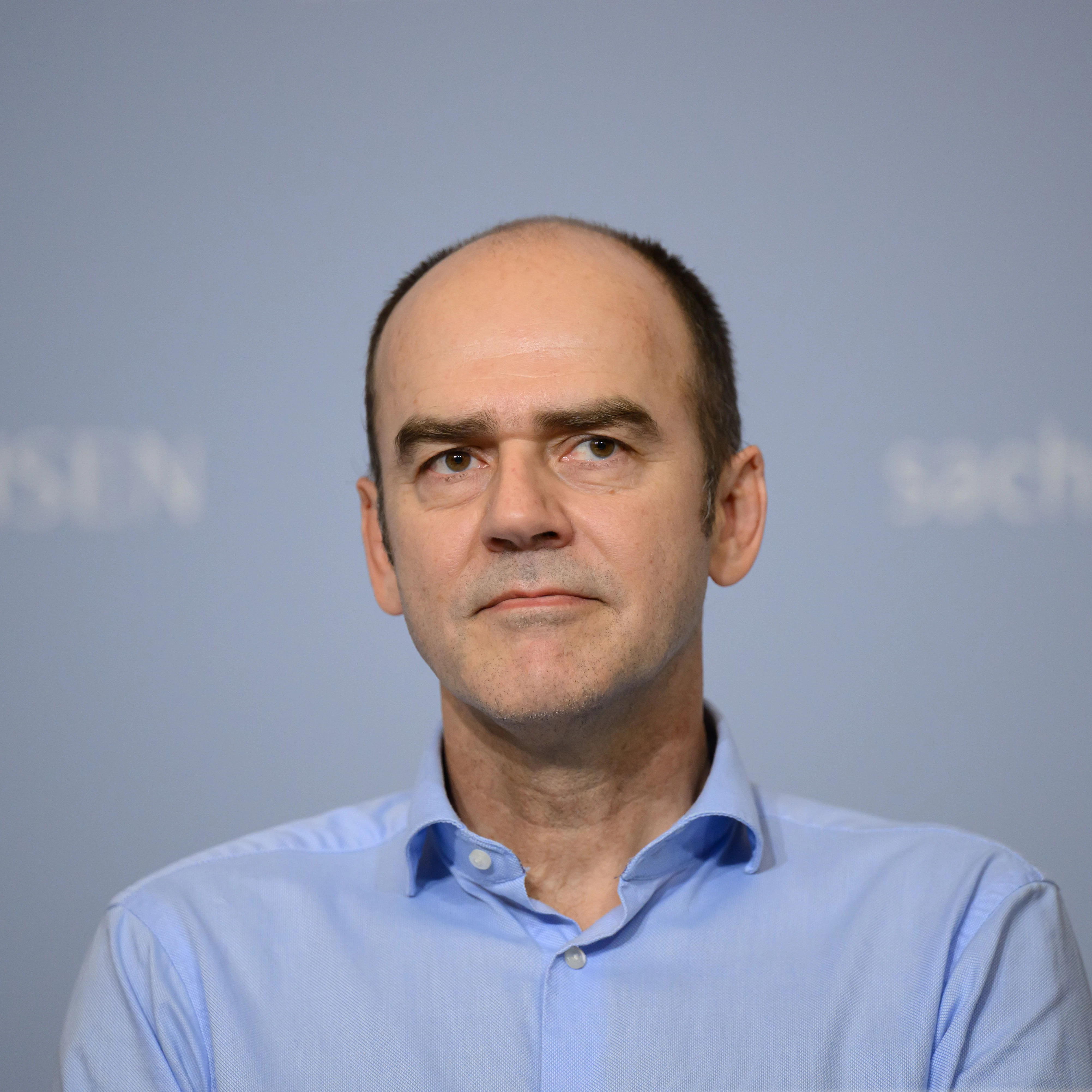 Steffen Marx vom Institut für Massivbau der TU Dresden erklärt, wie der Abriss der Ringbahnbrücke in Berlin funktioniert. 