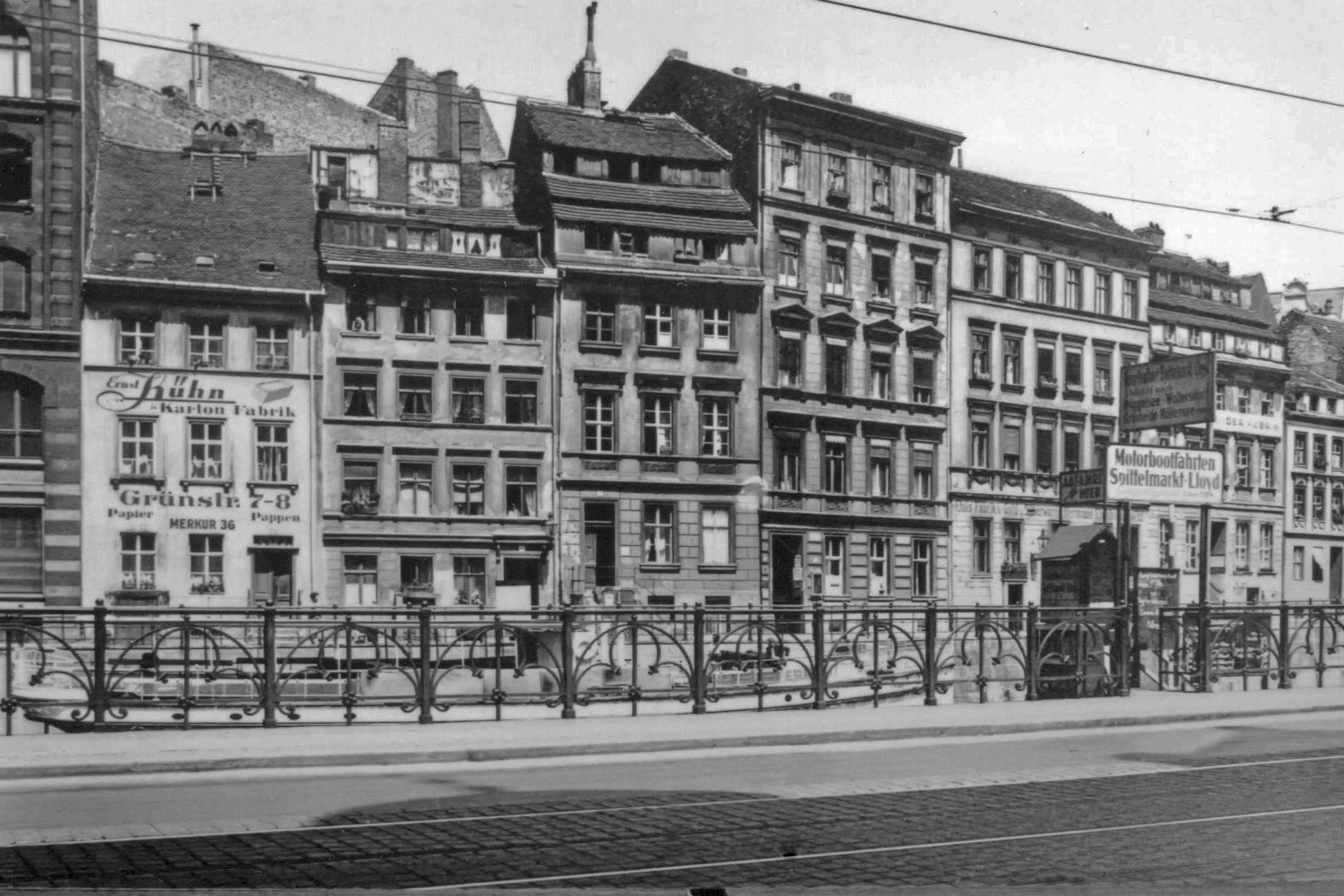 Wer eine Wohnung bekam, wurde vom Wohnungsamt entschieden, dessen Prozedere allerdings ziemlich kompliziert war.