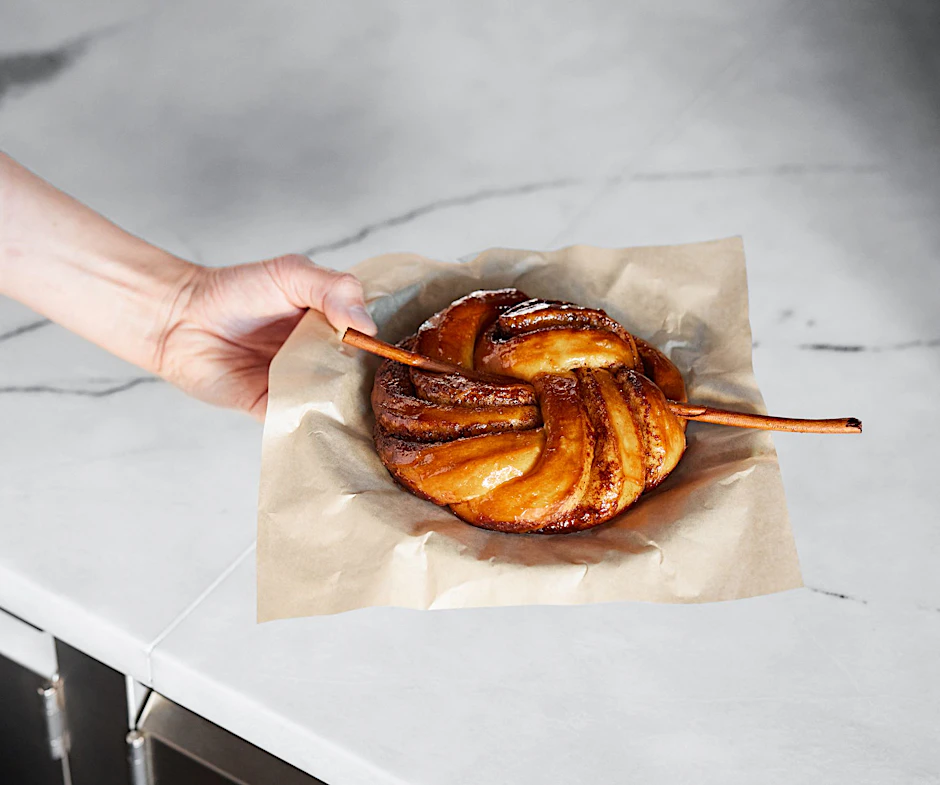 XXL-Gebäck: In der Fotografiska Bakery in Mitte ist alles riesig – aber ist es auch gut?