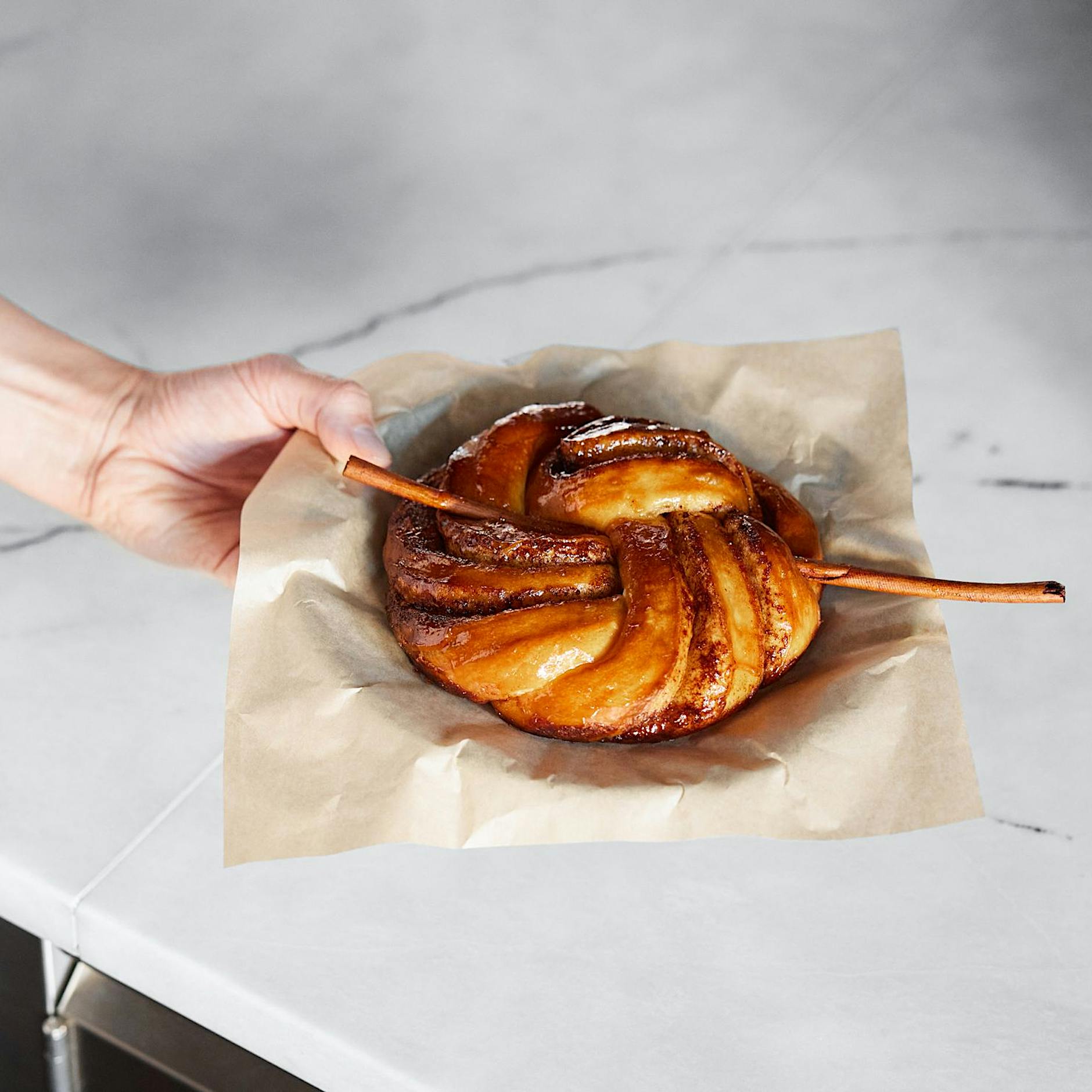 XXL-Gebäck: In der Fotografiska Bakery in Mitte ist alles riesig – aber ist es auch gut? Die Kritik