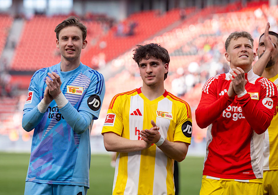 Große Augen: David Preu (M., 20) wird seinen ersten Bundesliga-Einsatz im Spiel bei Bayer Leverkusen ganz sicher nicht vergessen.