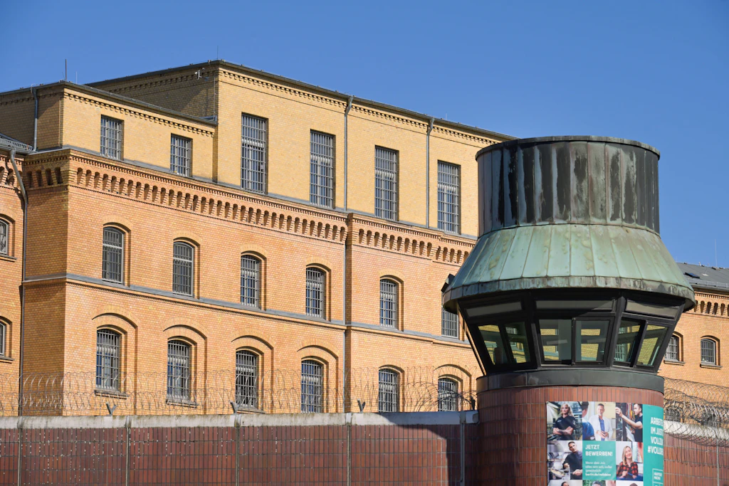 Rufe aus dem Gefängnis Moabit: Wie ein Spaziergang meine Sicht auf den Kiez veränderte