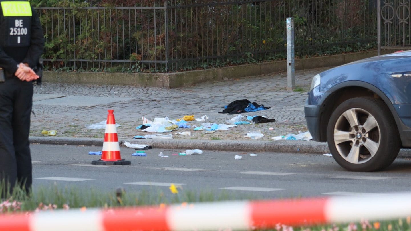 An dieser Stelle wurde der Messerstecher von einem Polizeibeamten angeschossen.