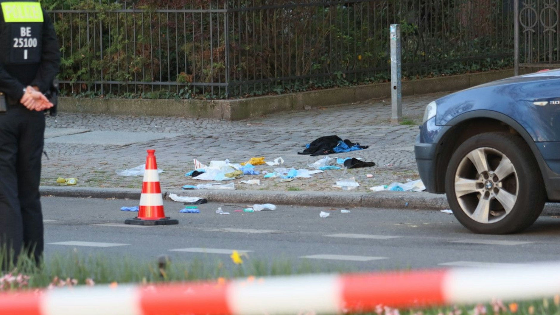 An dieser Stelle wurde der Messerstecher von einem Polizeibeamten angeschossen.