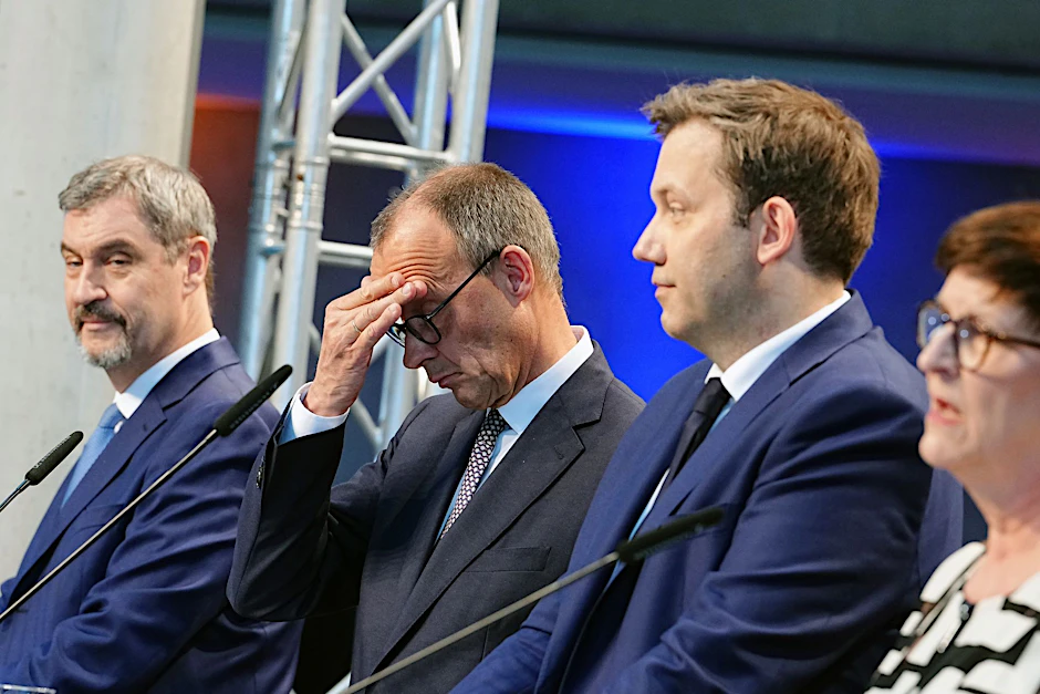 Die Parteichefs Friedrich Merz und Lars Klingbeil haben den ersten Zoff.
