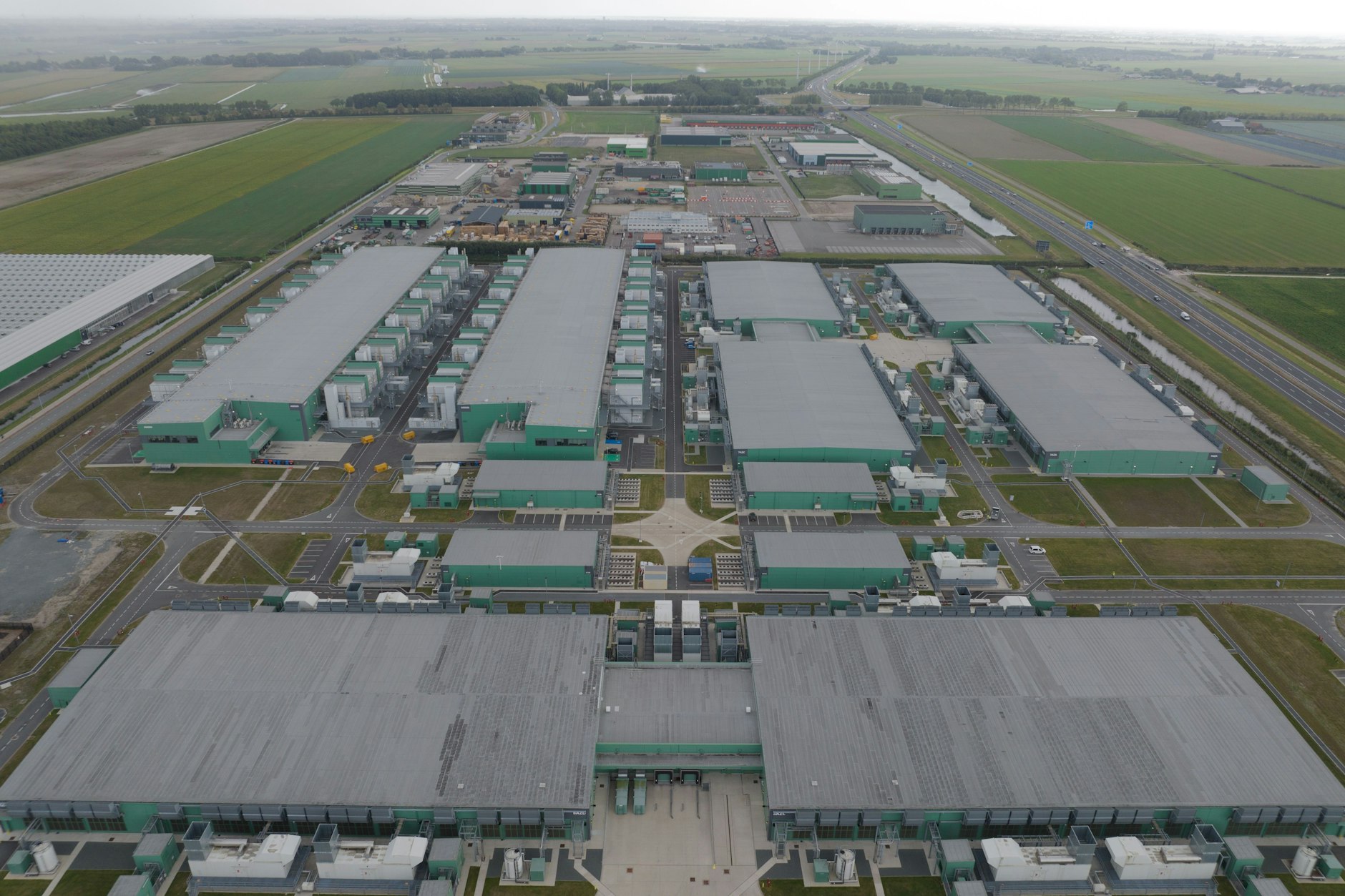 Ein Rechen- und Datenzentrum Microsofts in den Niederlanden