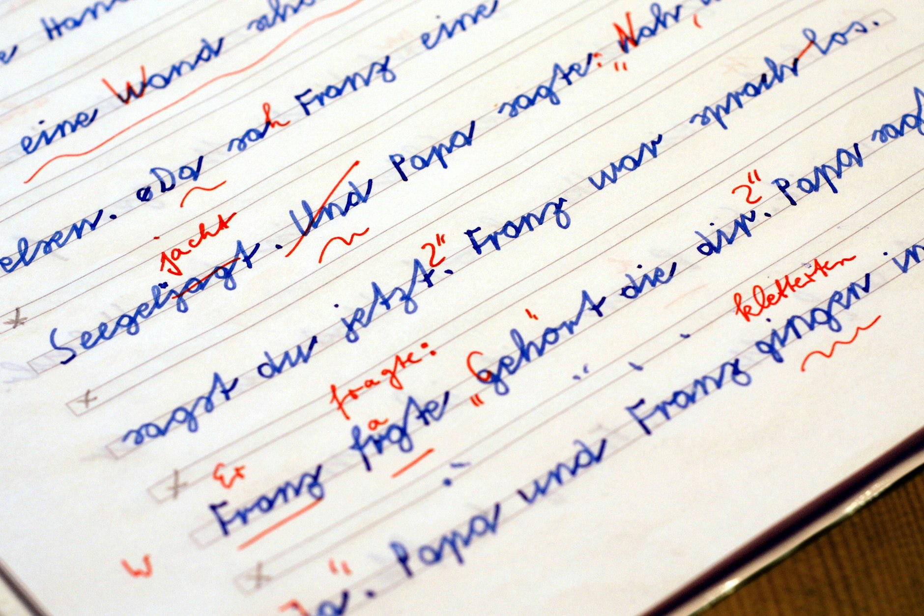 Diktate gehören zur Schulzeit dazu. Aber: Haben Sie schonmal etwas von einem Schleichdiktat gehört?