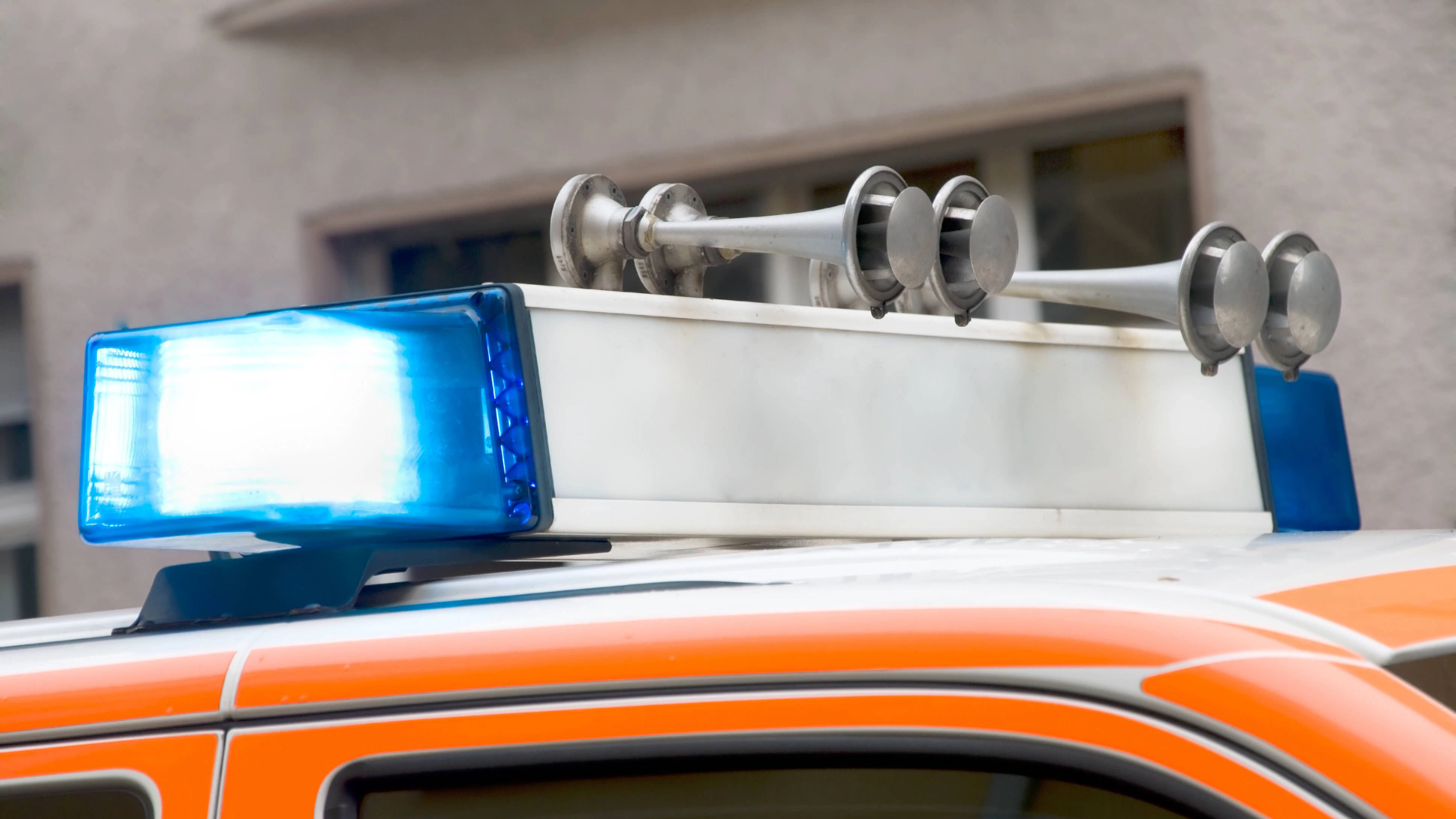 Das Martinshorn wurde von der Deutschen Signal-Instrumenten-Fabrik Max B. Martin entwickelt. Heute ist es bei Einsatzfahrzeugen gesetzlich vorgeschrieben.