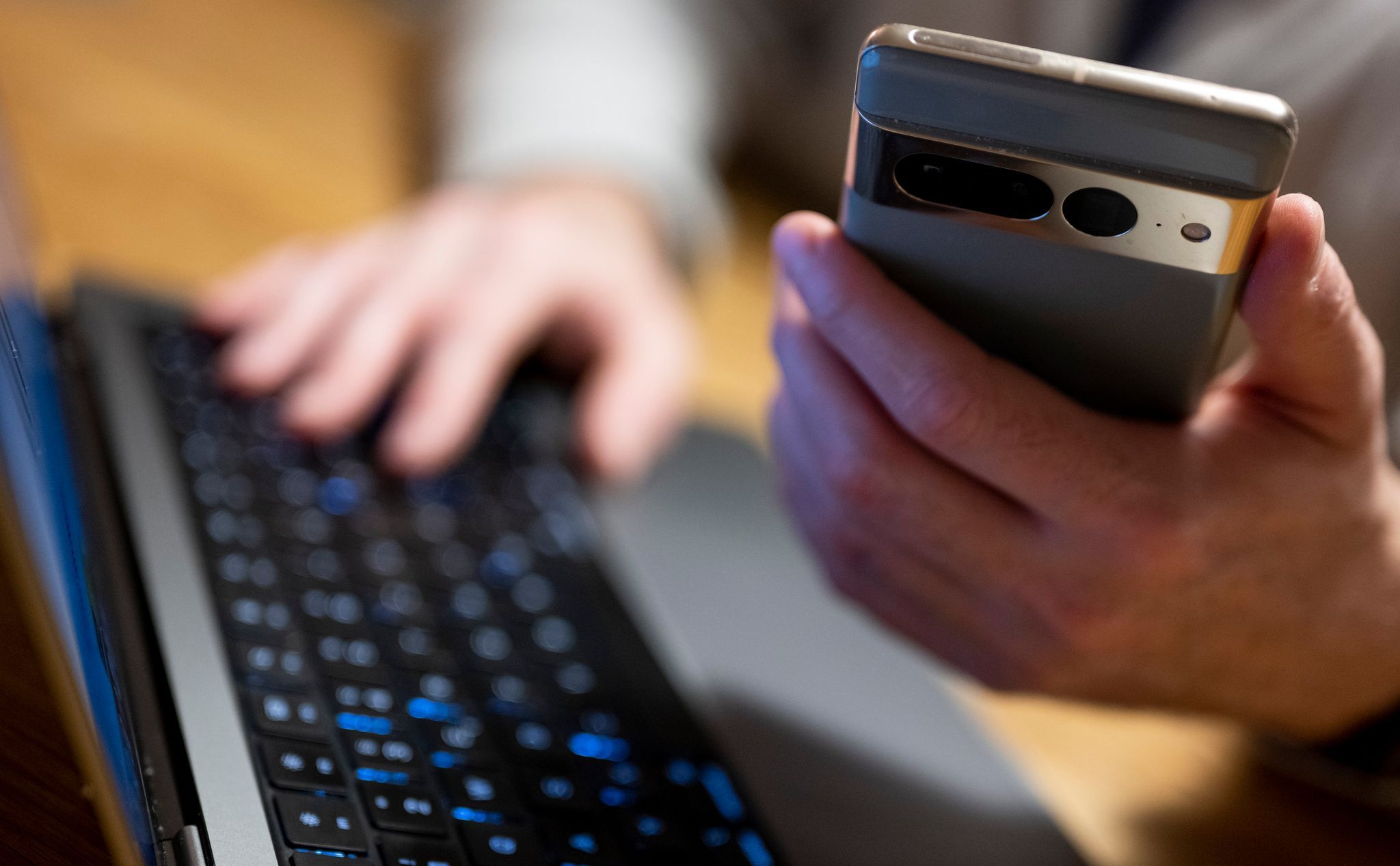 Befällt Smartphones: Sicherheitsdienste warnen vor Schadsoftware