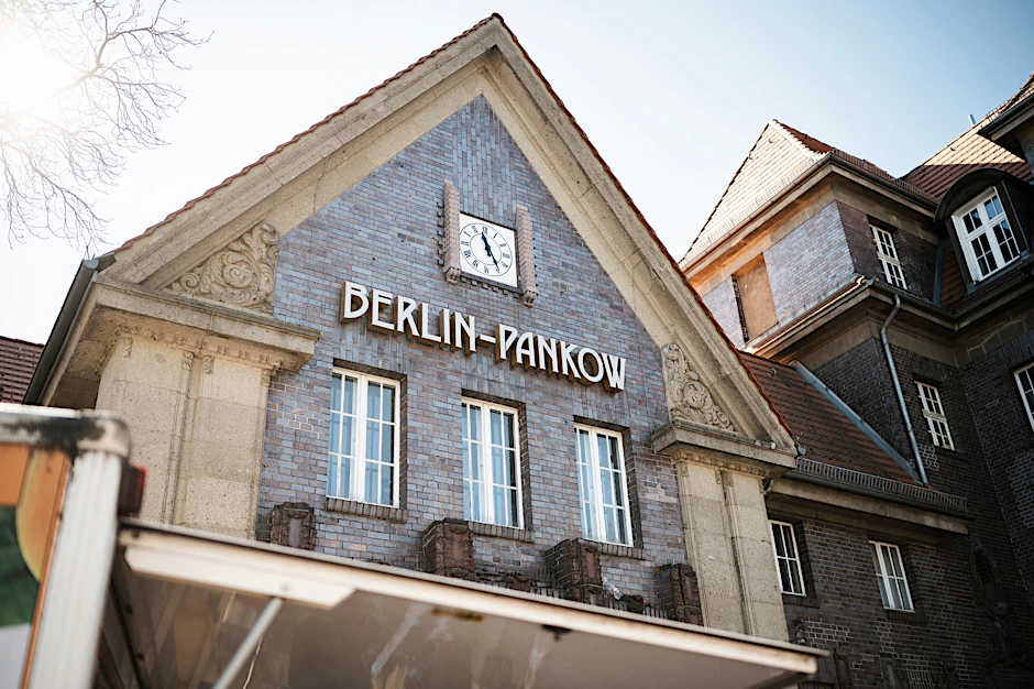 Der Bezirk will Maßnahmen ergreifen, um die Verwahrlosung am S- und U-Bahnhof Pankow zu stoppen.