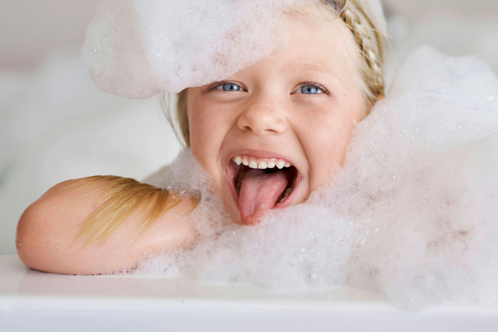 Erwachsene und Kinder unterscheiden sich nicht nur durch ihr Alter, sondern auch durch andere Dinge. Wussten sie etwa, dass Erwachsene 2000 bis 5000 Geschmacksknospen haben, Kinder aber doppelt so viele?