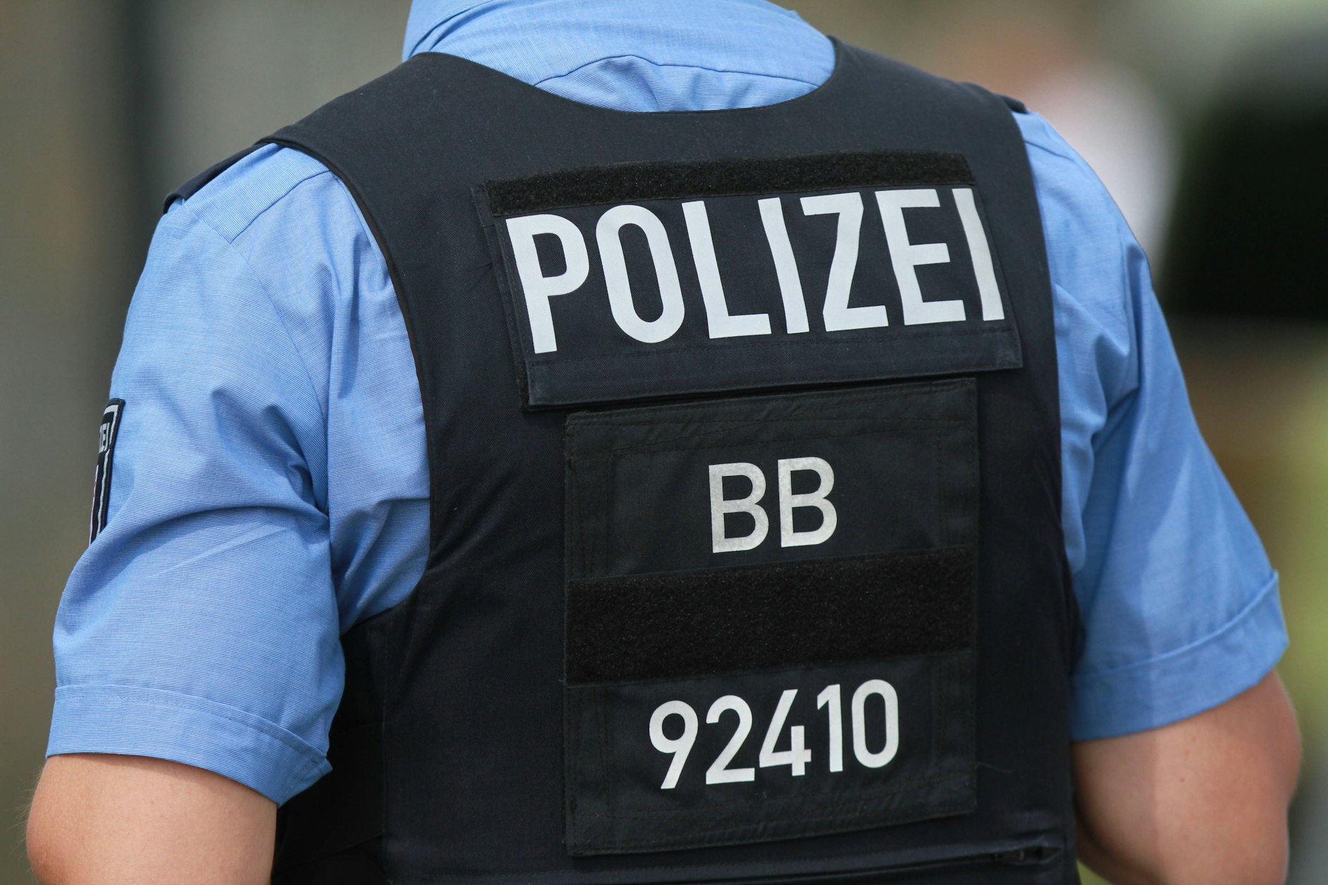 Ein Polizist in Brandenburg: Als die Polizei eintraf, lag der Mann offenbar bereits im Sterben.