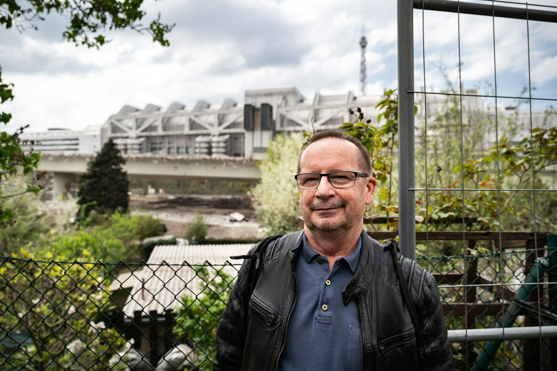 Martin Zienecke hat eine hohe Summe für sein Wochenendgrundstück und die Lärmbelästigung als Entschädigung erhalten und ist sehr zufrieden.