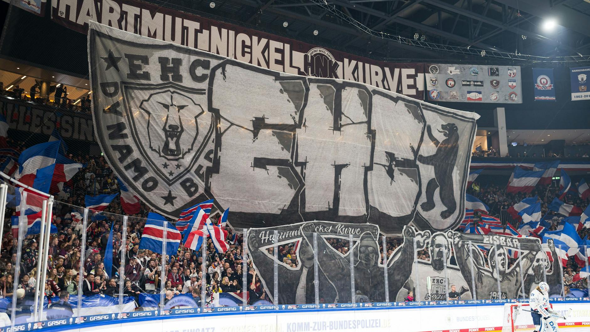 Die Fans der Eisbären sind eine Macht, tragen die Cracks auch durch schwierige Phasen im Spiel.