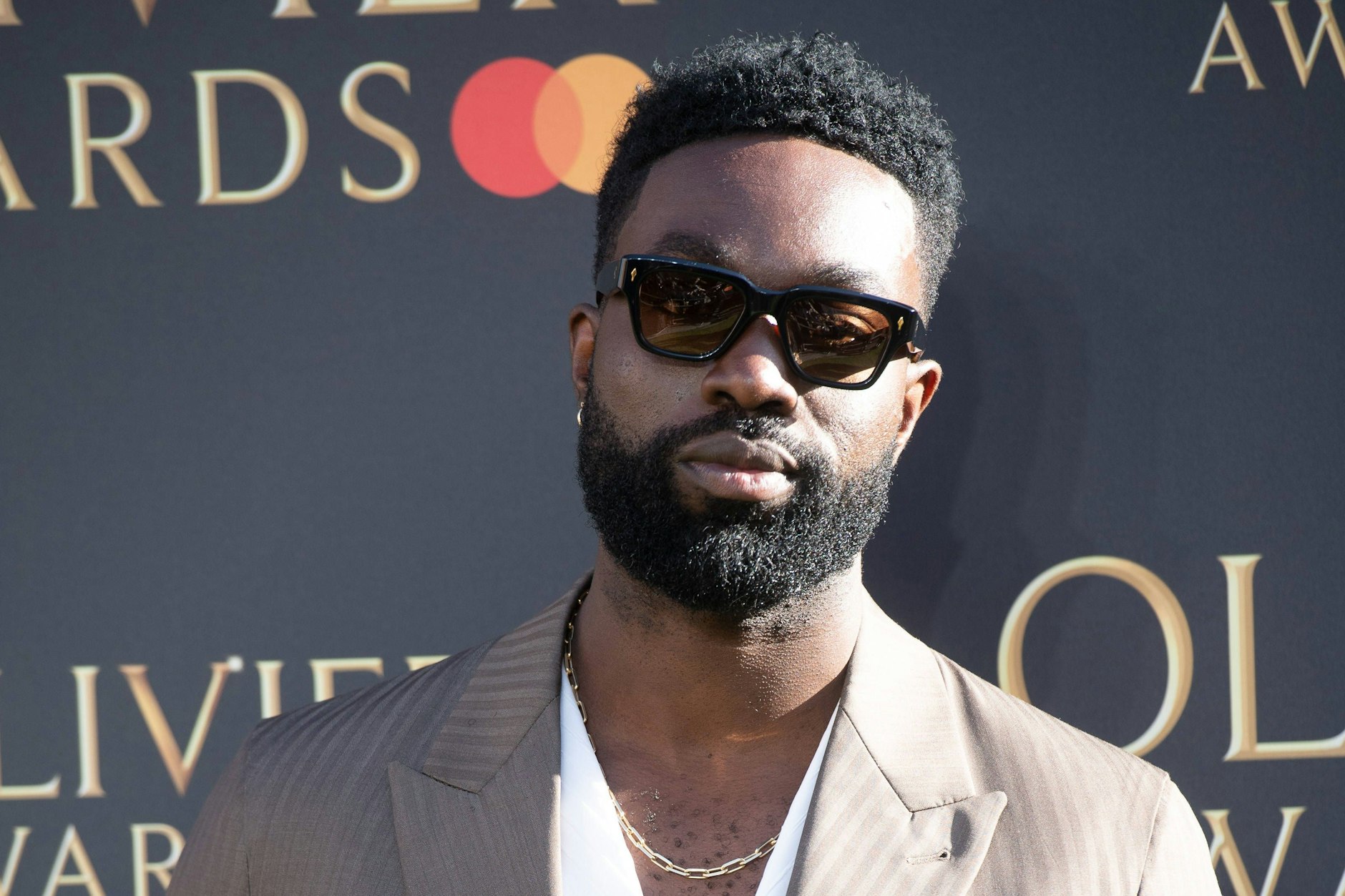 Schauspieler Paapa Essiedu auf einer Veranstaltung. 