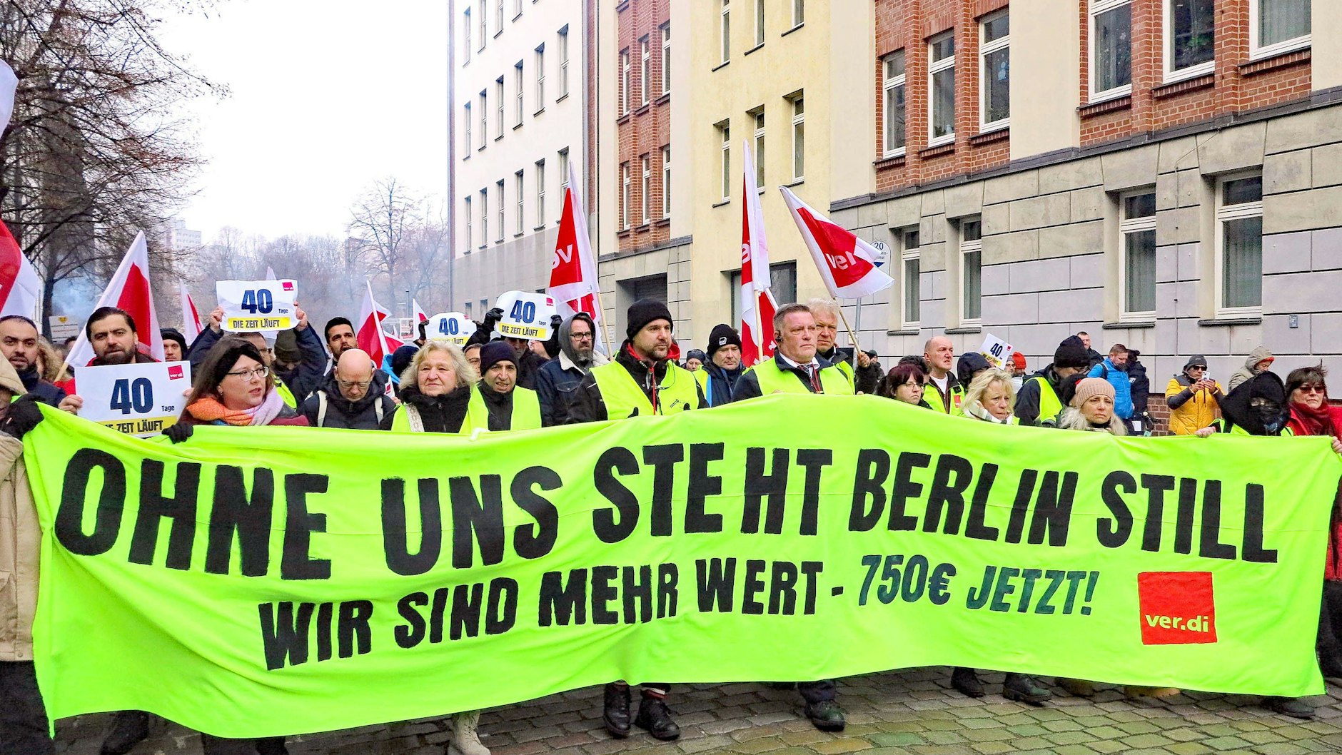 Für 750 Euro pro Monat mehr sind die BVG-Mitarbeiter auf die Straße gegangen. Mit dem Tarifabschluss, den sie zustimmen sollen, bekommen sie deutlich weniger.
