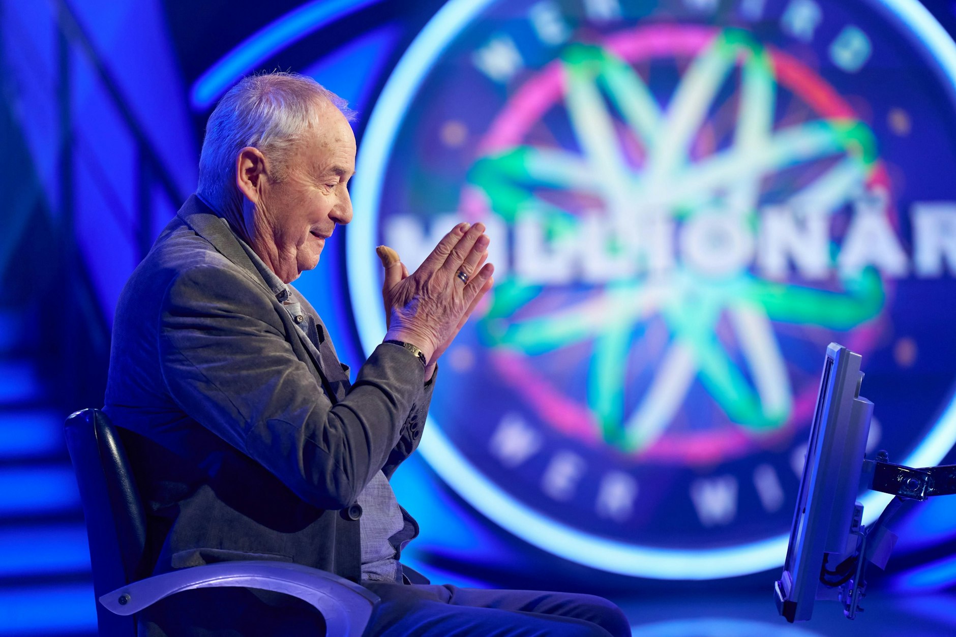 Wolfhard Köpke hat es bei „Wer wird Millionär?“ auf den Ratestuhl geschafft. Nun muss er sich fragen, welche bekannte Figur einen Zwilling namens Mimmy hat.